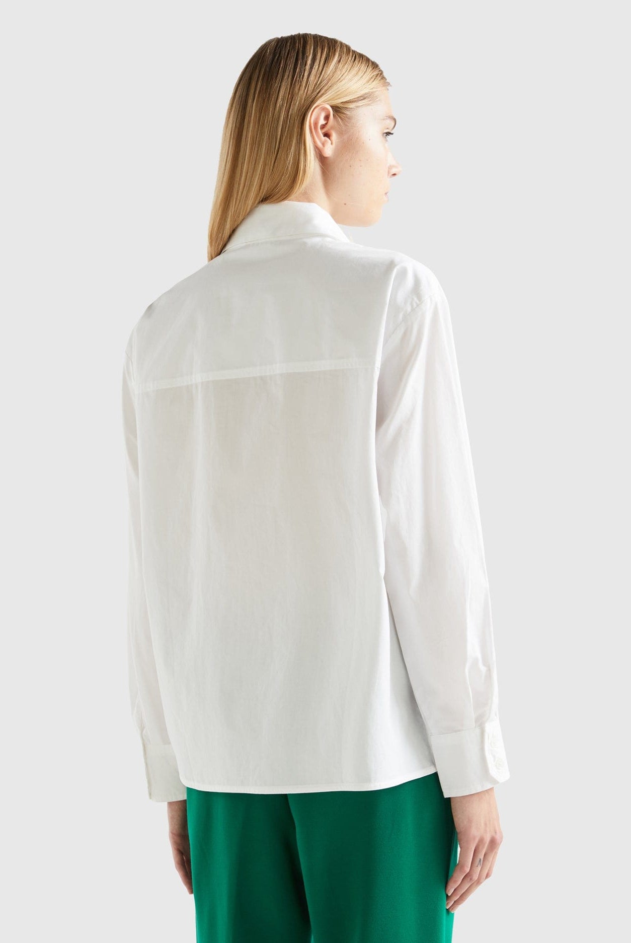 يونايتد كولورز اوف بينيتون قميص نسائي بجيوب وشقوق