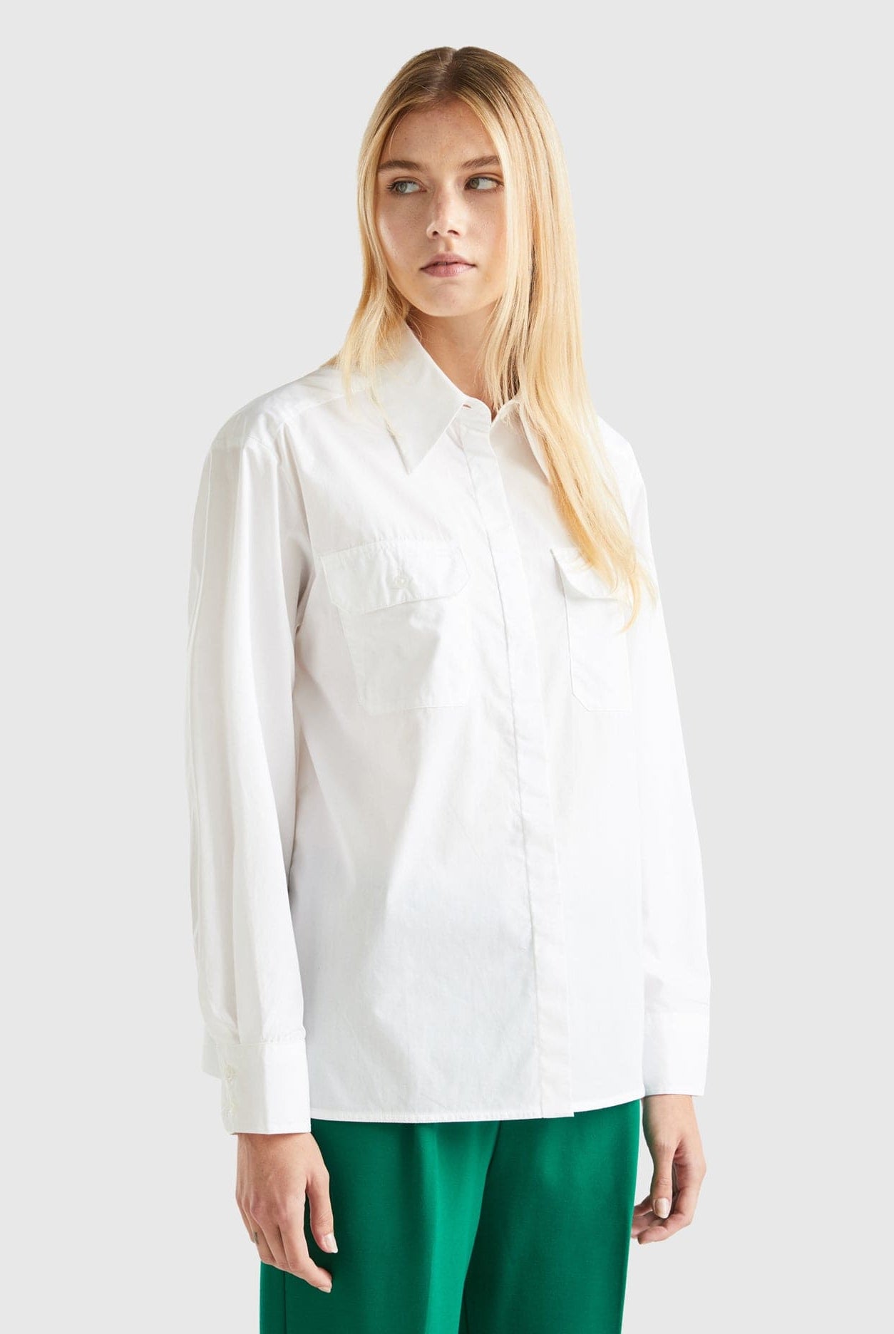 يونايتد كولورز اوف بينيتون قميص نسائي بجيوب وشقوق