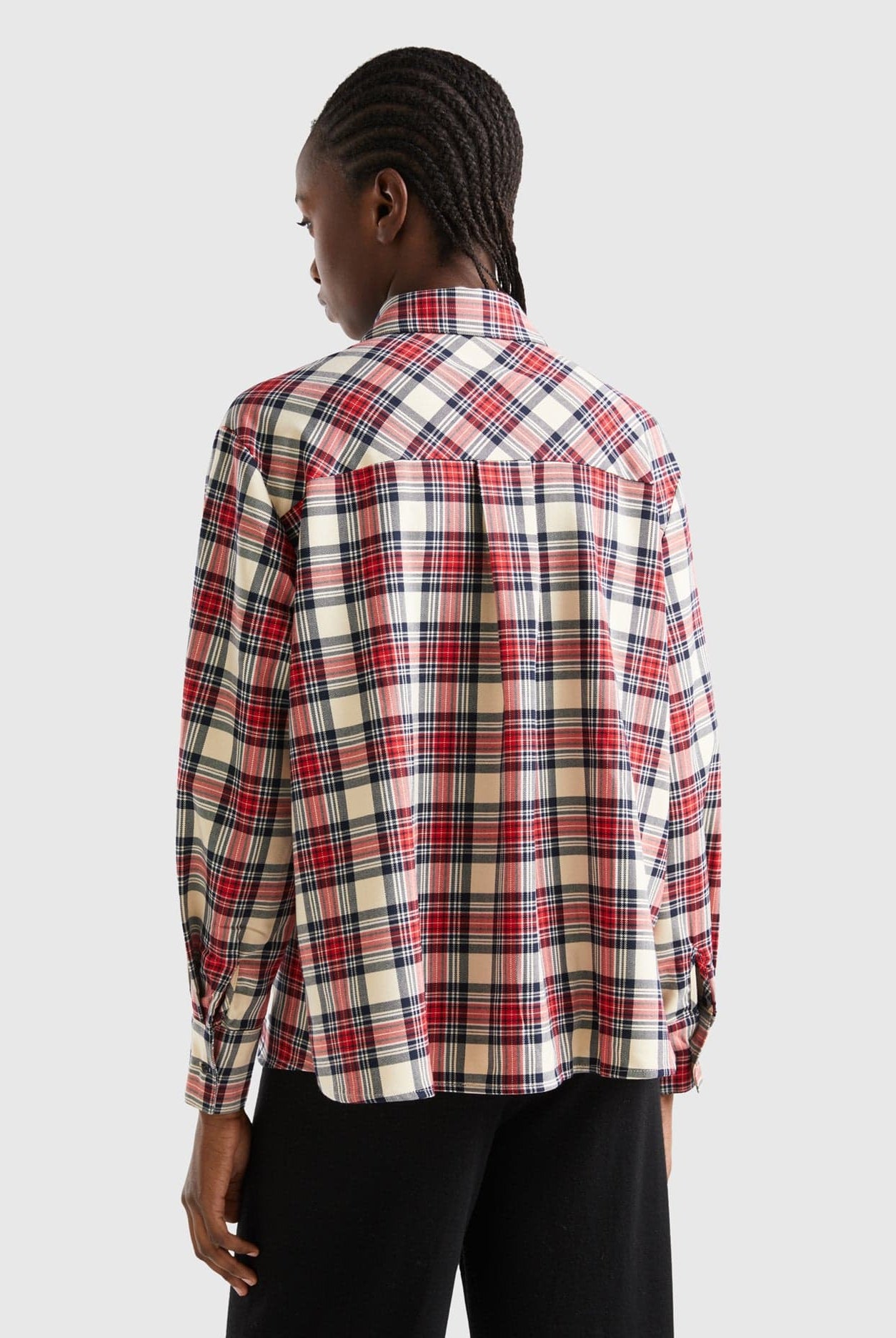 يونايتد كولورز اوف بينيتون قميص من مزيج الفسكوز بنقشة الكاروهات كم طويل رجالي