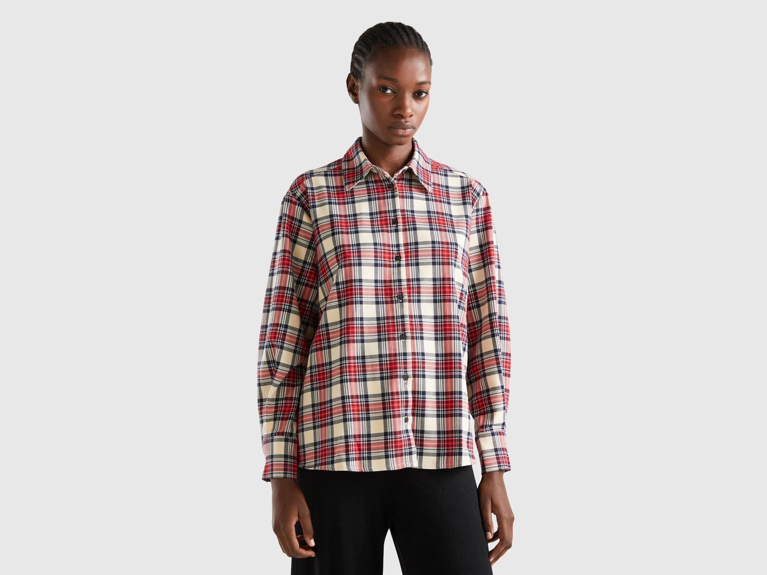 يونايتد كولورز اوف بينيتون قميص من مزيج الفسكوز بنقشة الكاروهات كم طويل رجالي