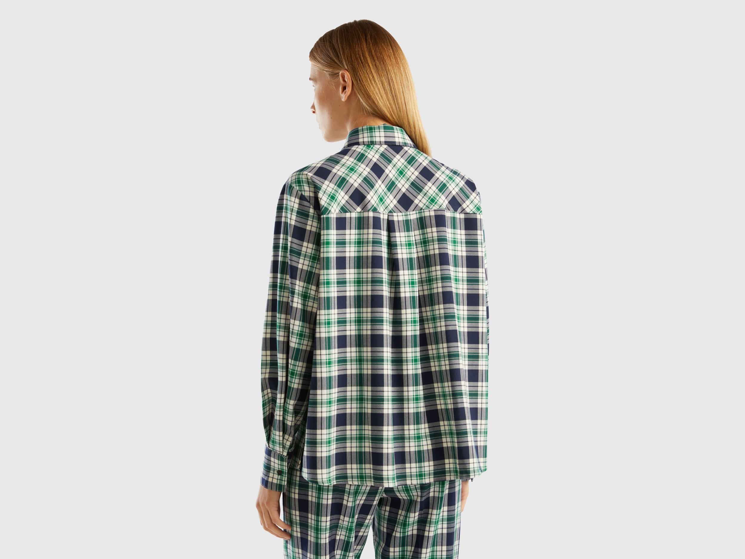 يونايتد كولورز اوف بينيتون قميص من مزيج الفسكوز بنقشة الكاروهات كم طويل رجالي