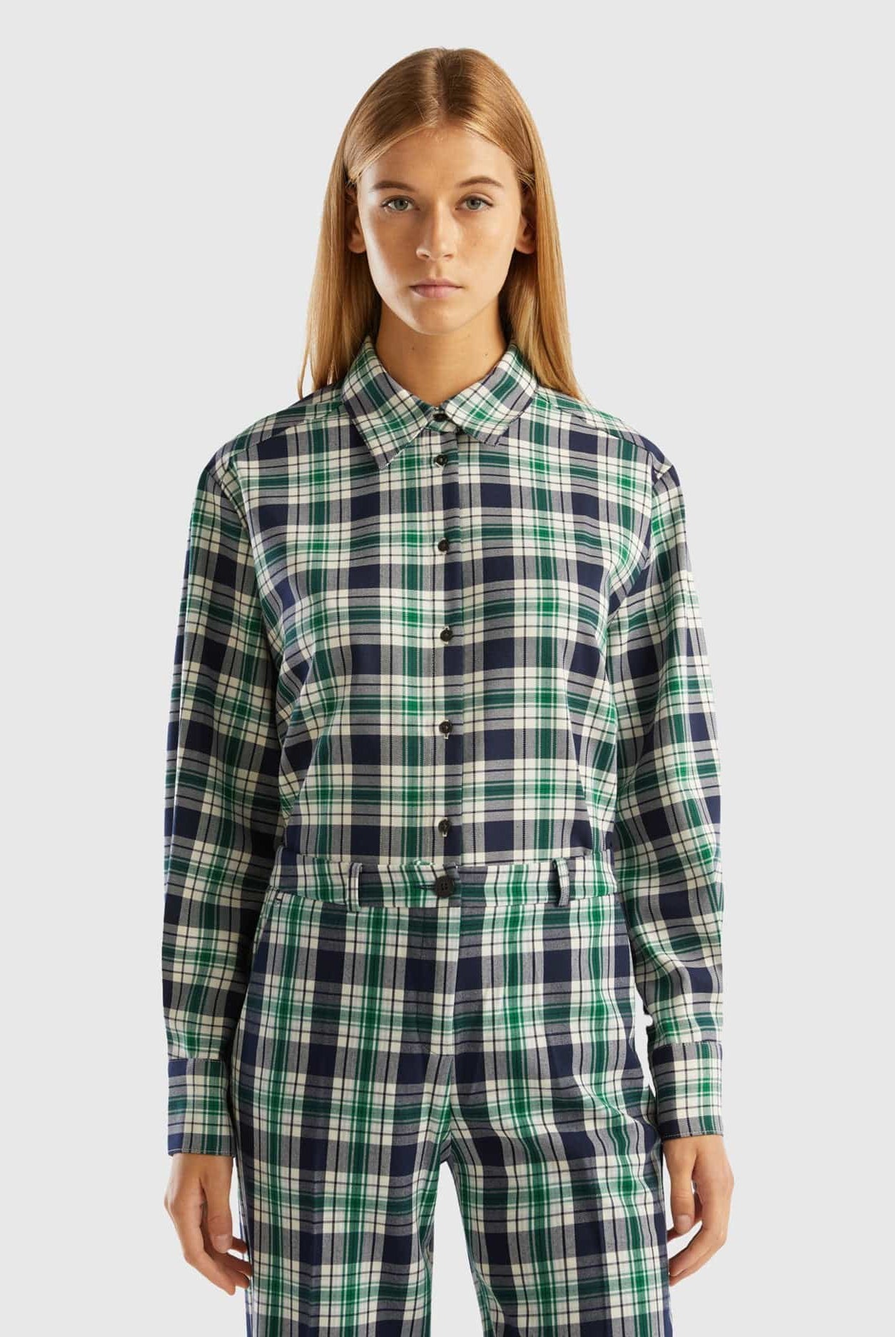 يونايتد كولورز اوف بينيتون قميص من مزيج الفسكوز بنقشة الكاروهات كم طويل رجالي