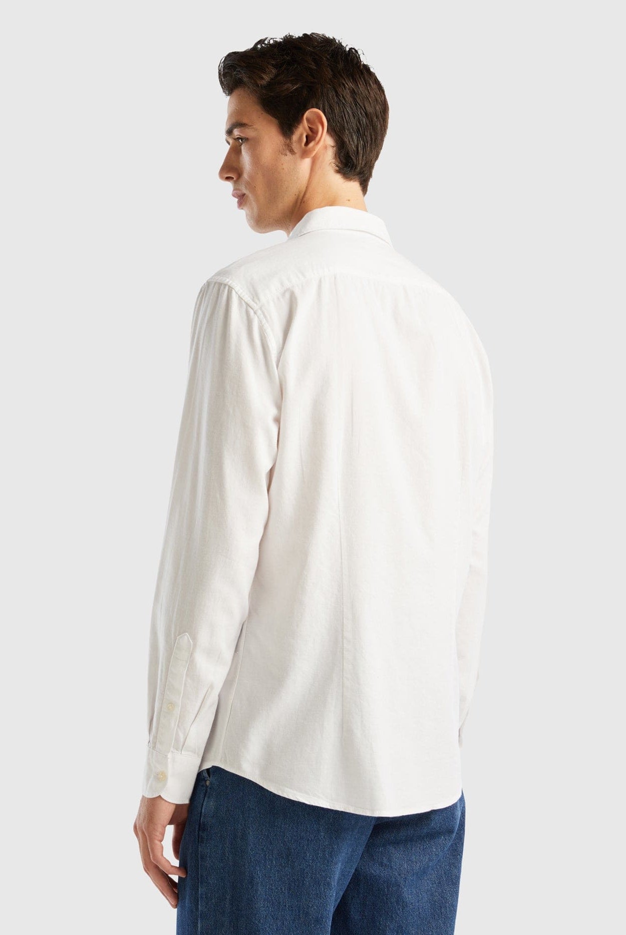 يونايتد كولورز اوف بينيتون قميص رجالي قصه واسعه من الاسفل