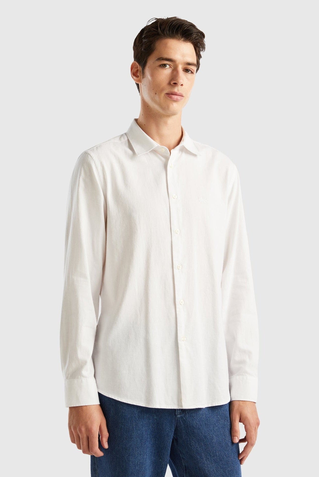 يونايتد كولورز اوف بينيتون قميص رجالي قصه واسعه من الاسفل