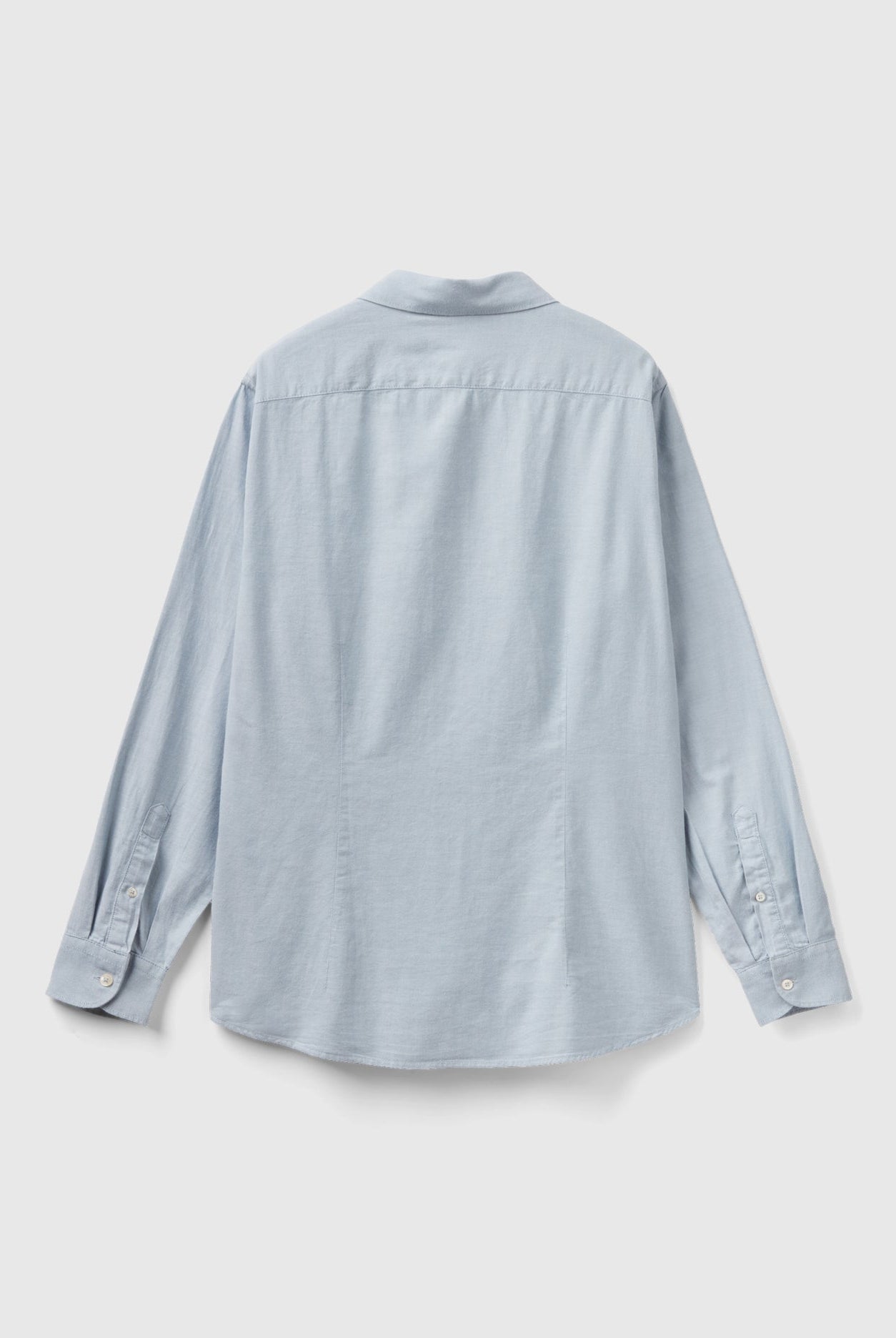 يونايتد كولورز اوف بينيتون قميص رجالي قصه واسعه من الاسفل