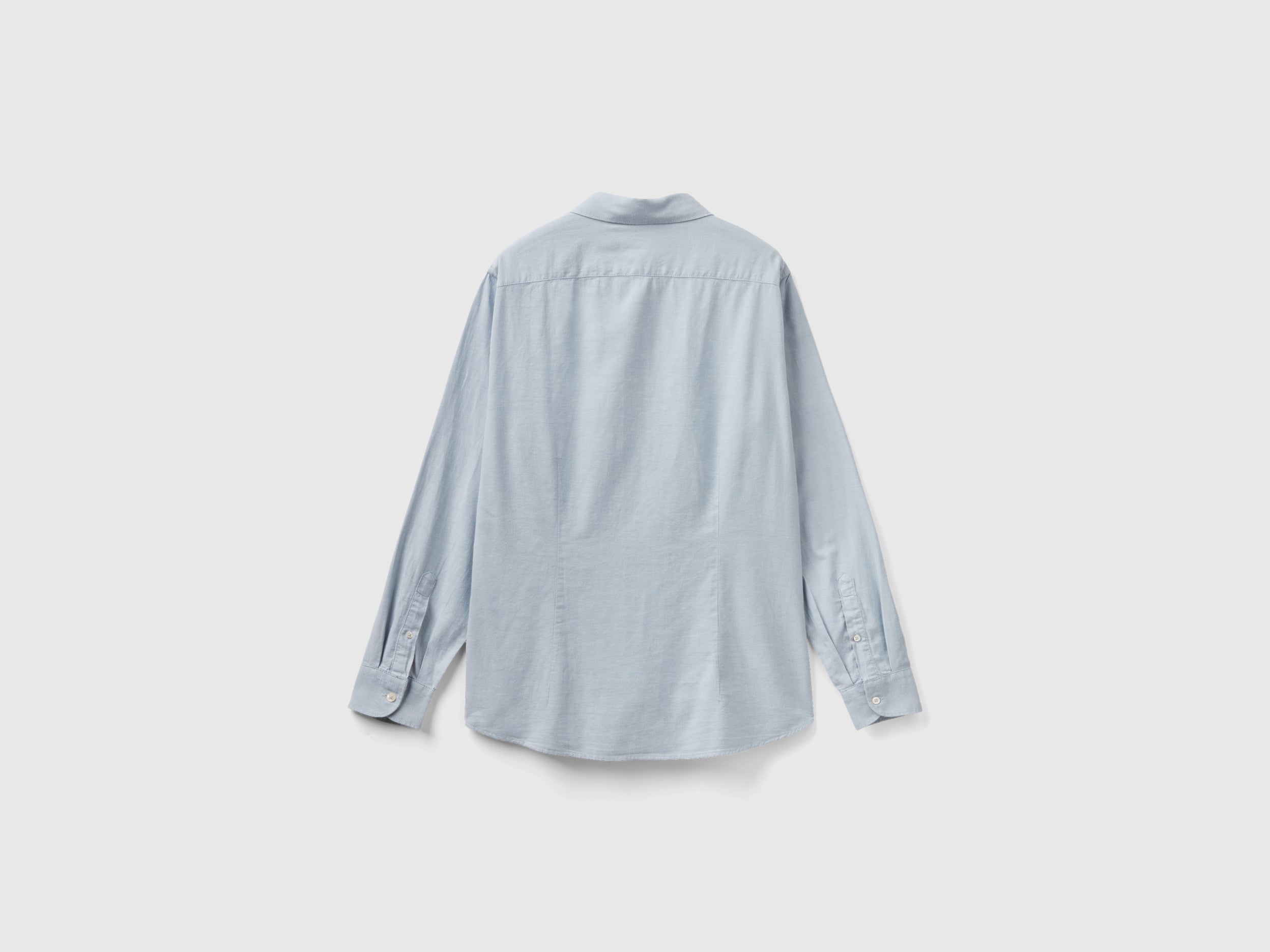 يونايتد كولورز اوف بينيتون قميص رجالي قصه واسعه من الاسفل