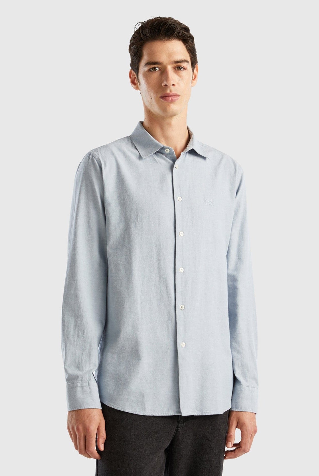 يونايتد كولورز اوف بينيتون قميص رجالي قصه واسعه من الاسفل