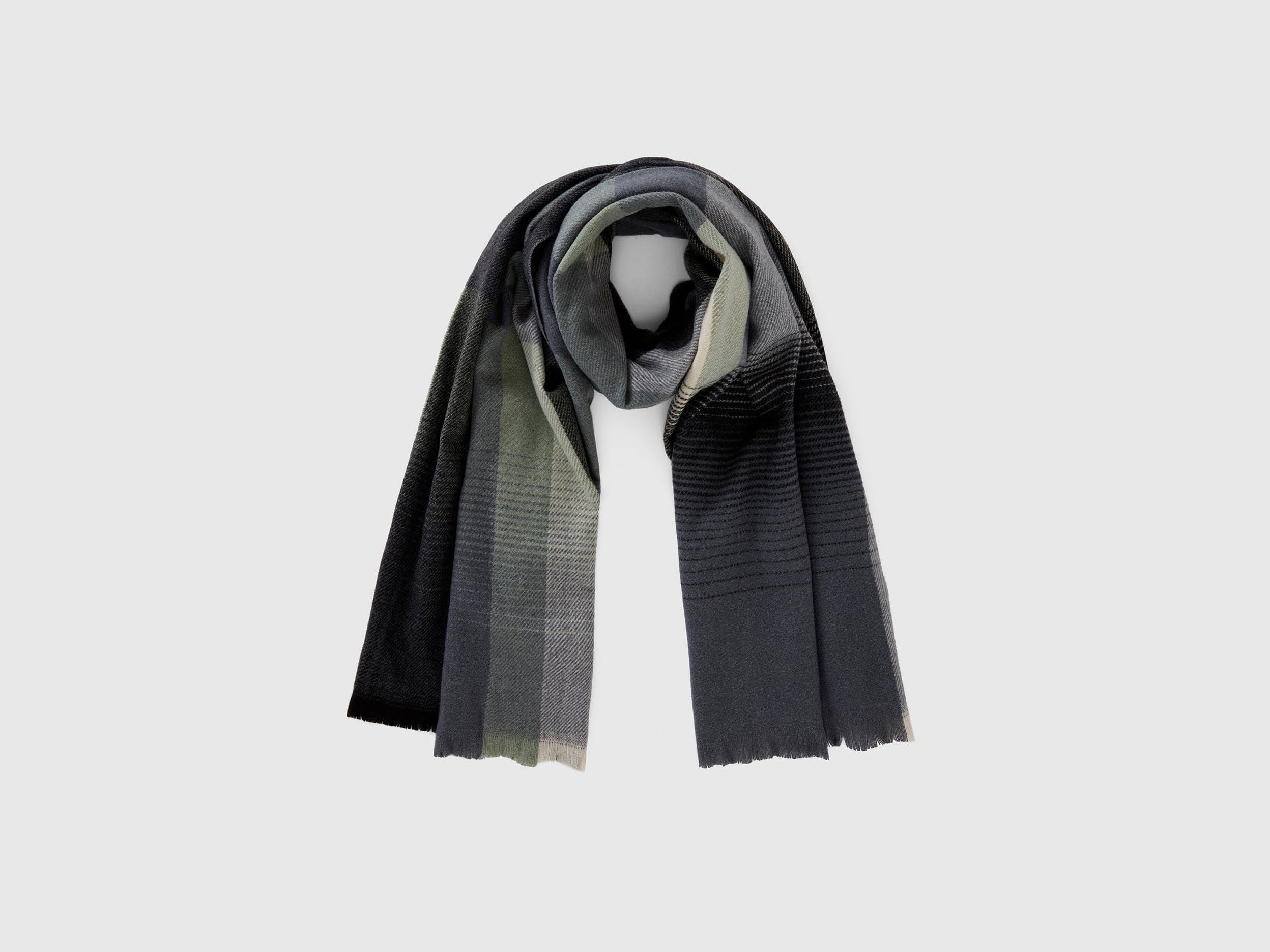 يونايتد كولورز اوف بينيتون وشاح منسوج مخطط نسائي