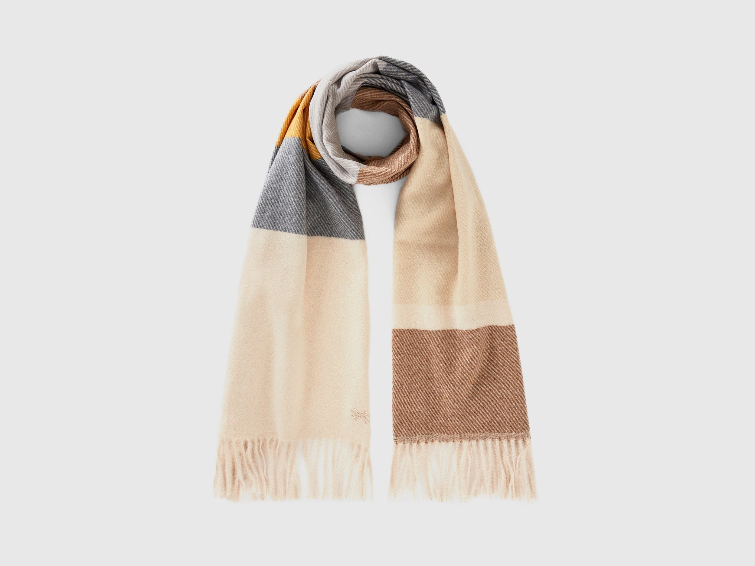 يونايتد كولورز اوف بينيتون وشاح صوف مطبوع نسائي