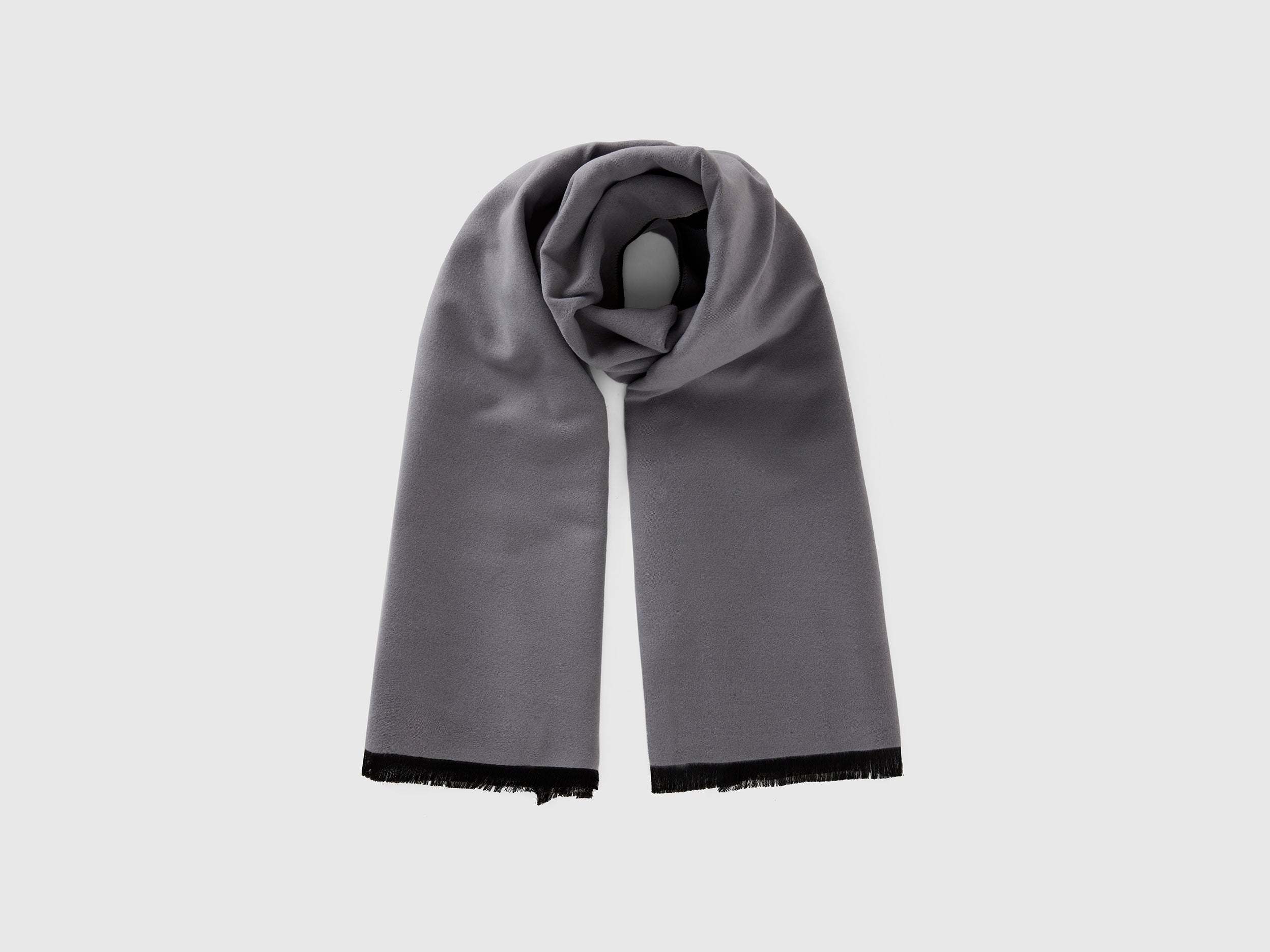 يونايتد كولورز اوف بينيتون وشاح ثنائي اللون بشراشيب