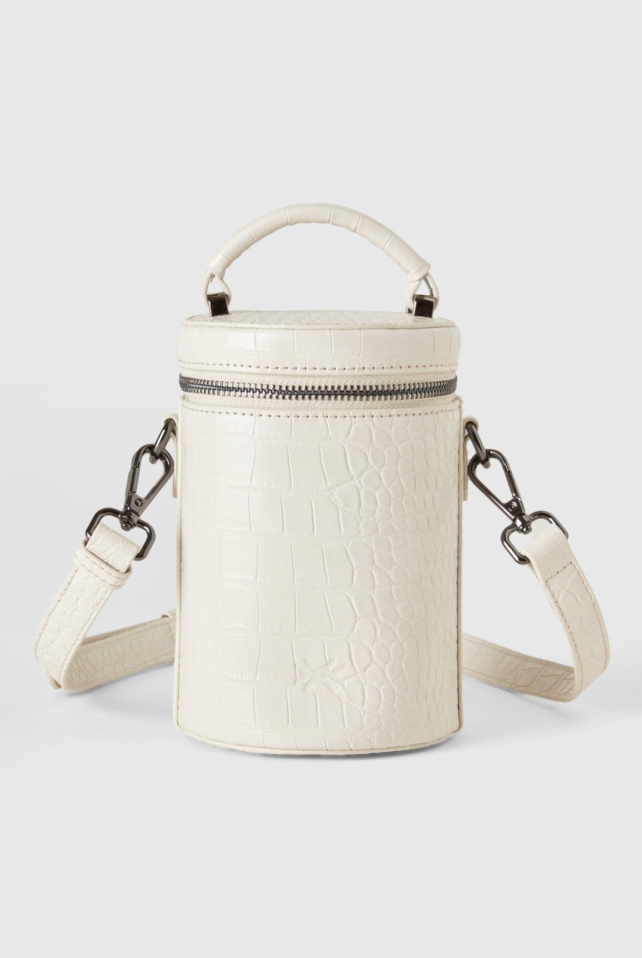 يونايتد كولورز اوف بينيتون حقيبة أسطوانية صغيرة بطبعة تمساح باللون الكريمي