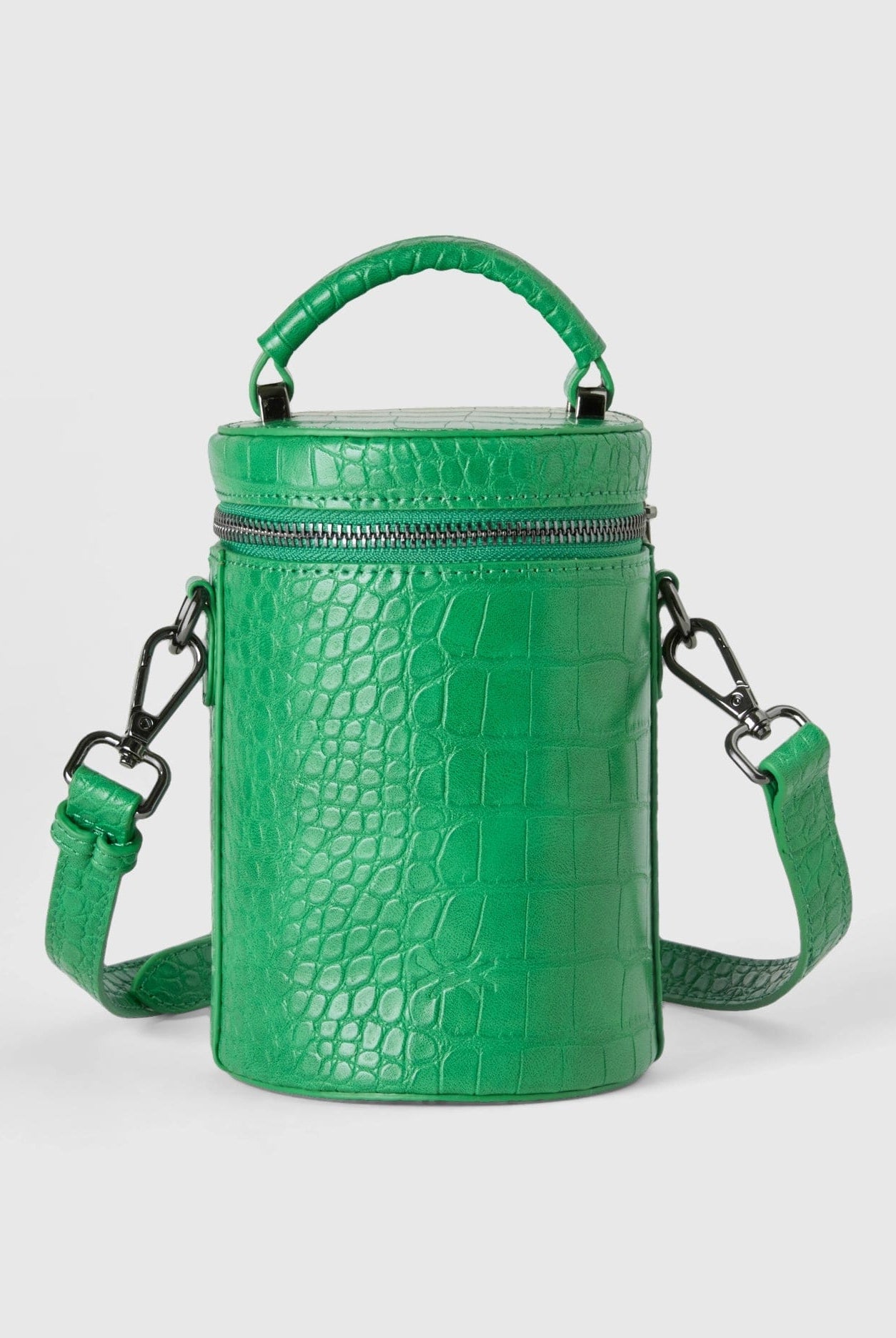 يونايتد كولورز اوف بينيتون حقيبة أسطوانية صغيرة بطبعة تمساح باللون الكريمي