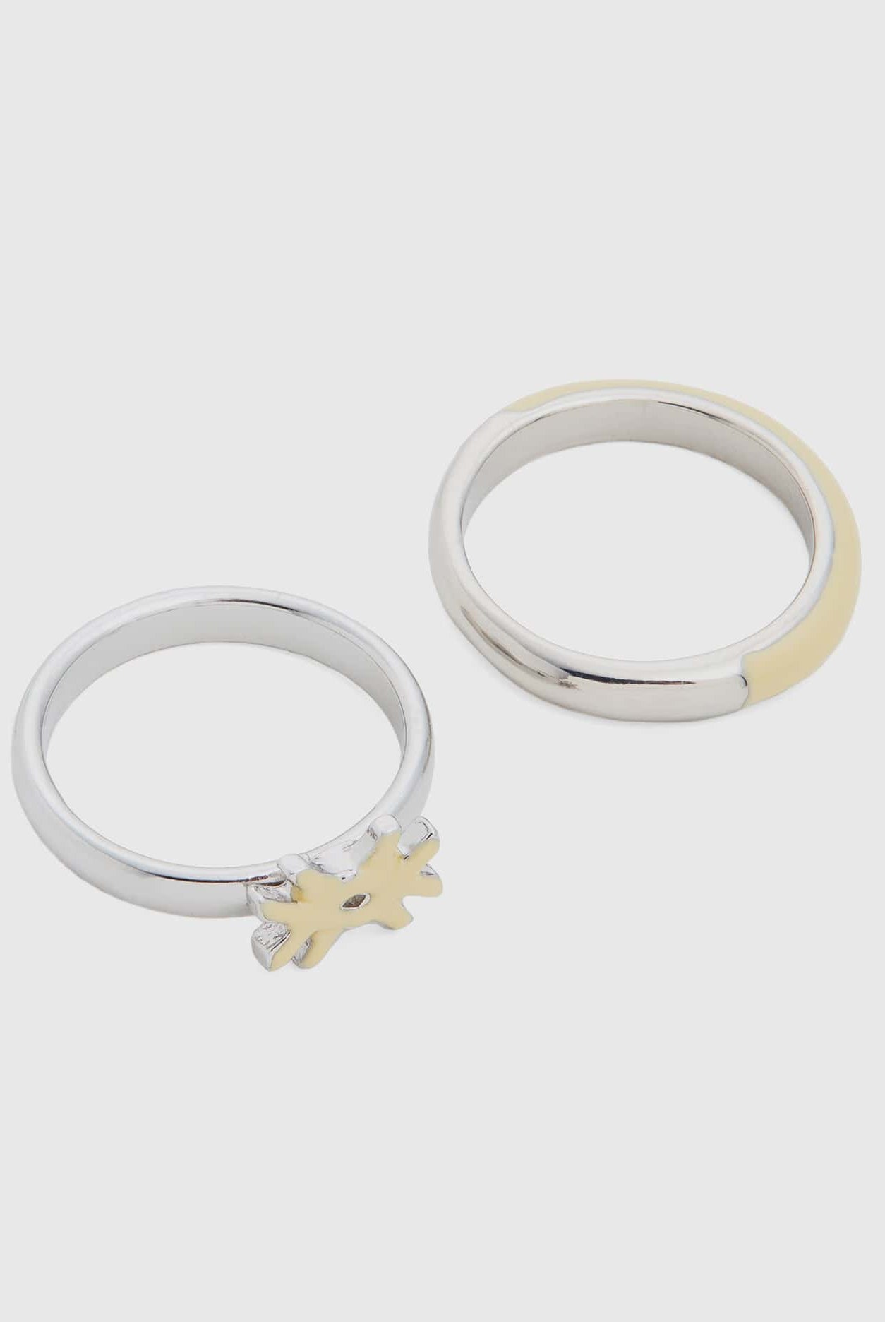 يونايتد كولورز اوف بينيتون خواتم مع تفاصيل باللون الأصفر الفاتح نسائي