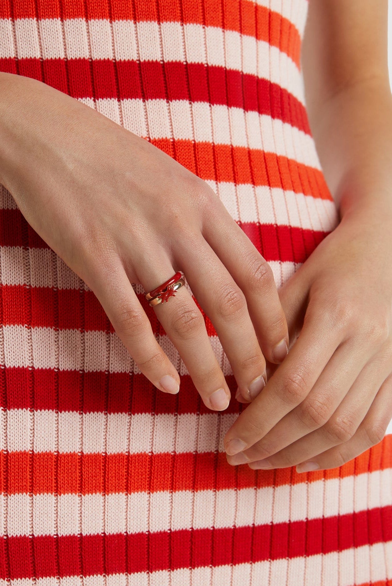 يونايتد كولورز اوف بينيتون خواتم مع تفاصيل باللون الأصفر الفاتح نسائي