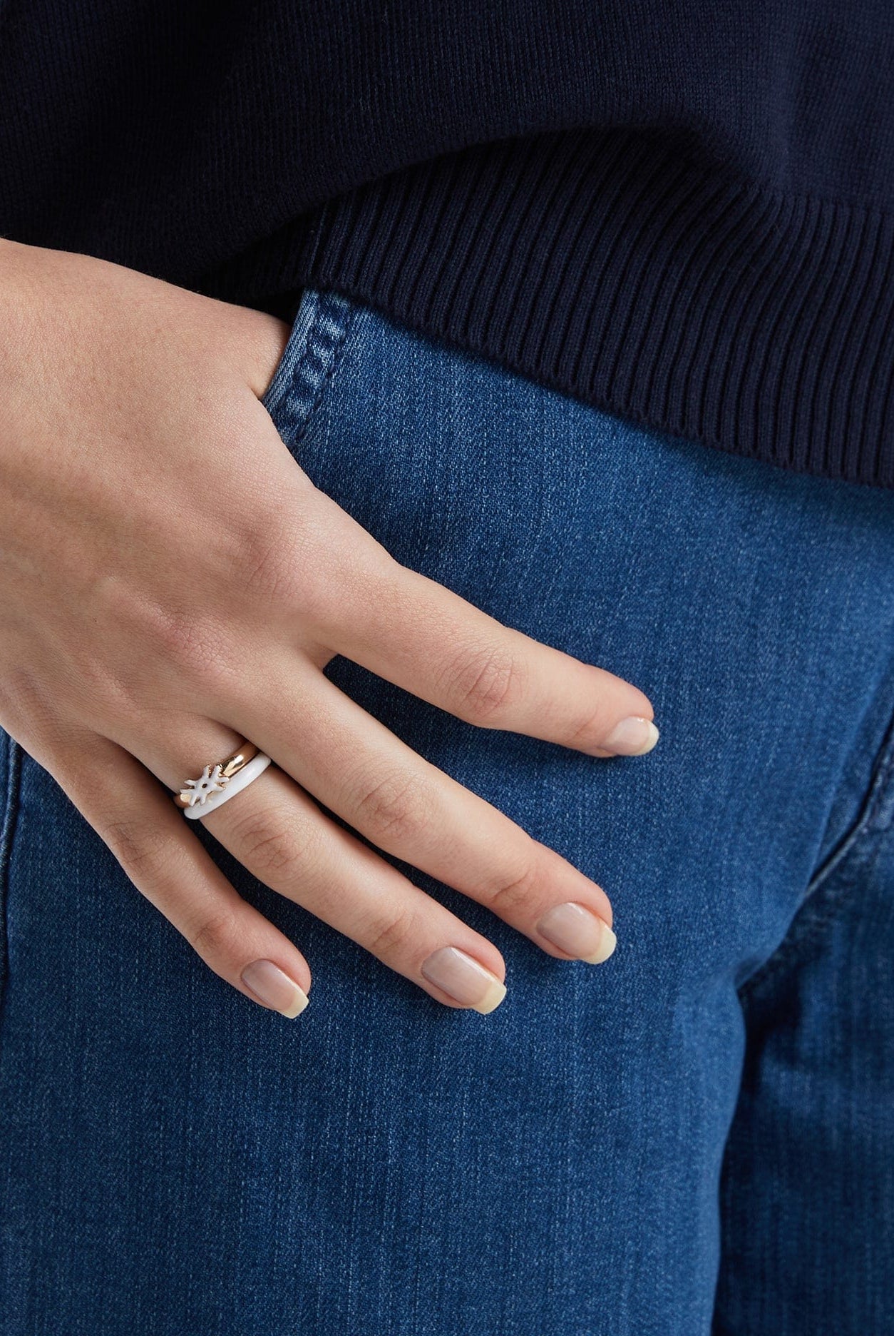 يونايتد كولورز اوف بينيتون خواتم مع تفاصيل باللون الأصفر الفاتح نسائي