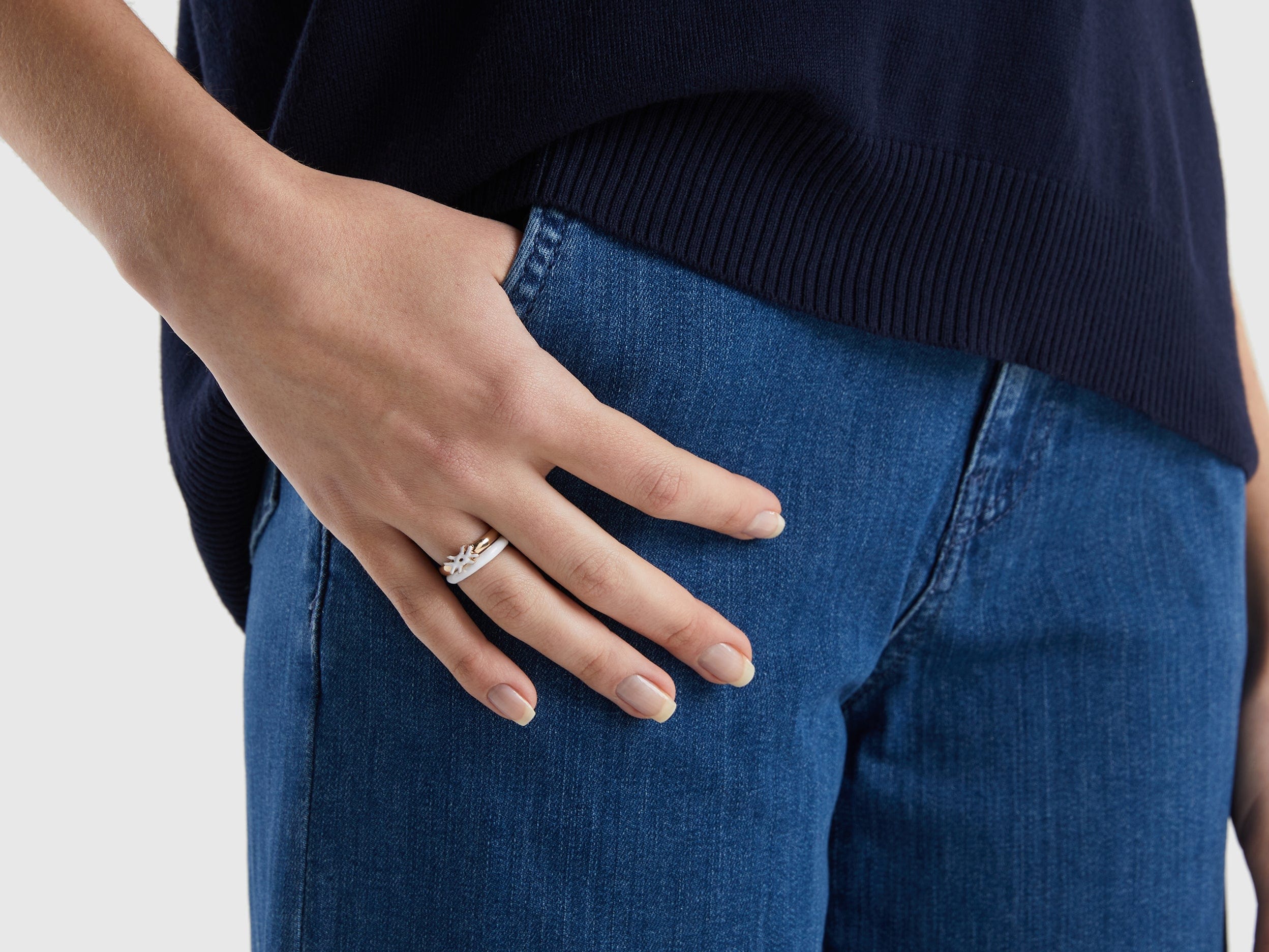 يونايتد كولورز اوف بينيتون خواتم مع تفاصيل باللون الأصفر الفاتح نسائي