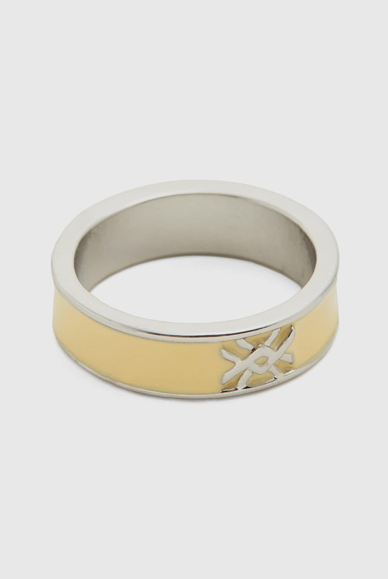 يونايتد كولورز اوف بينيتون خاتم بشريط أصفر فاتح مع شعار