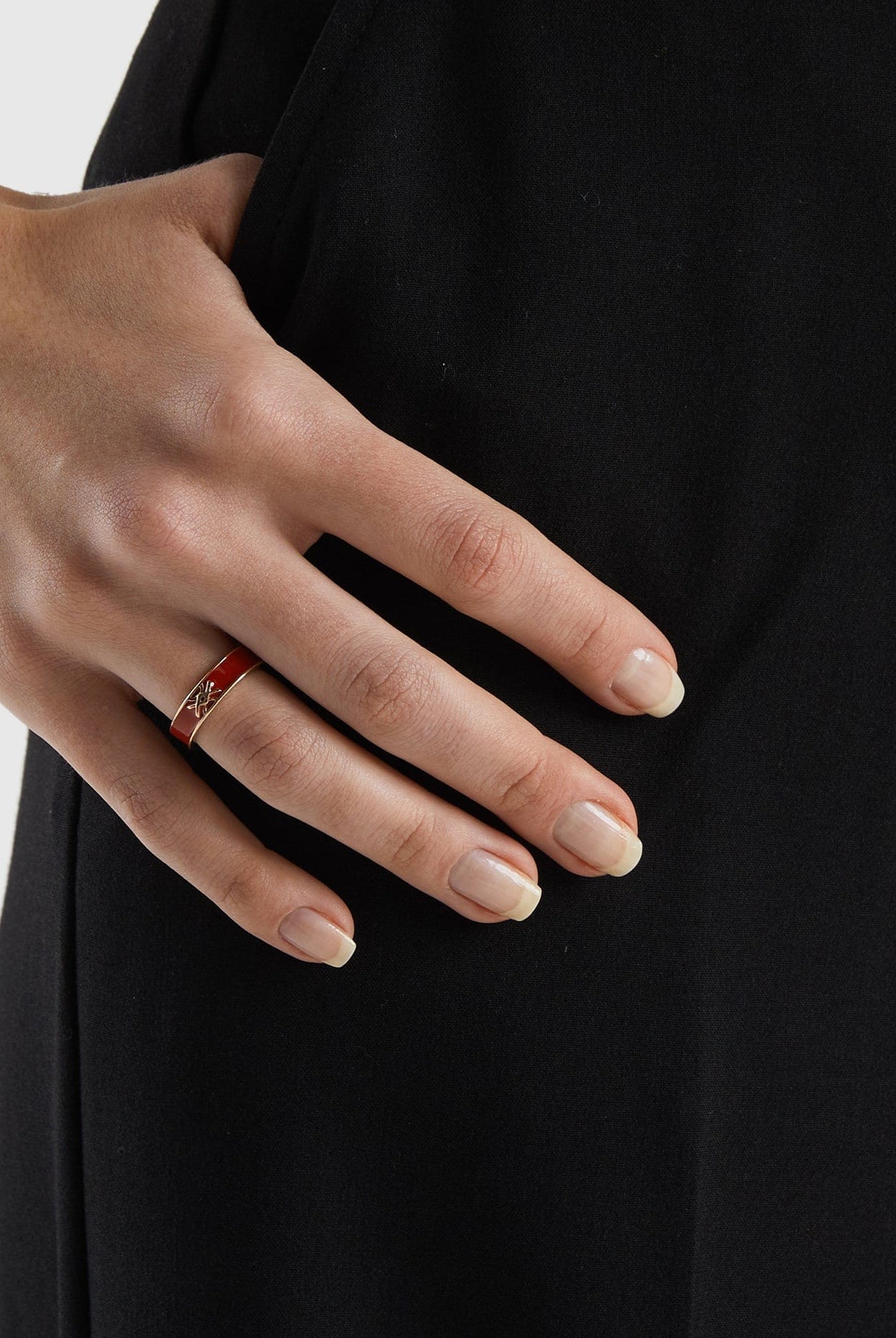 يونايتد كولورز اوف بينيتون خاتم بشريط أصفر فاتح مع شعار