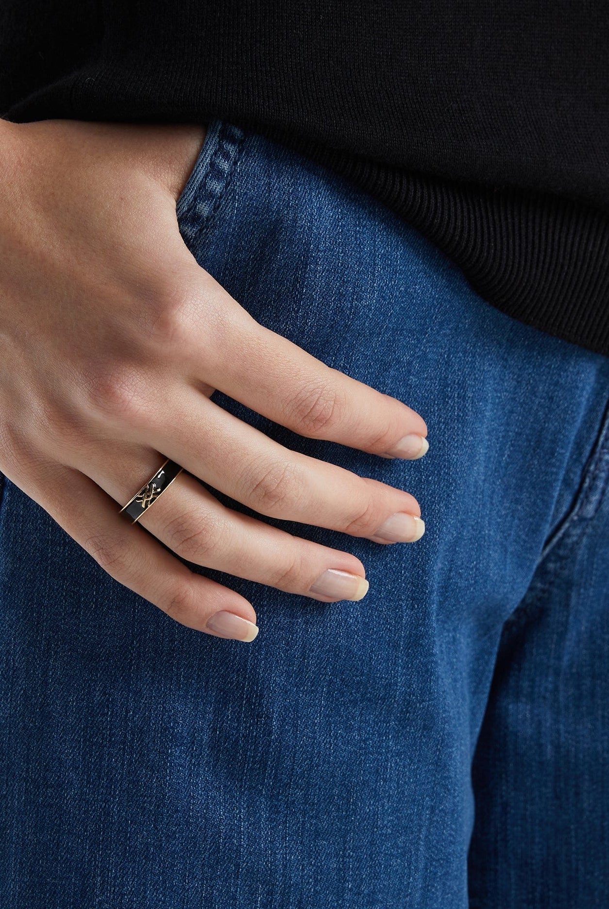 يونايتد كولورز اوف بينيتون خاتم بشريط أصفر فاتح مع شعار