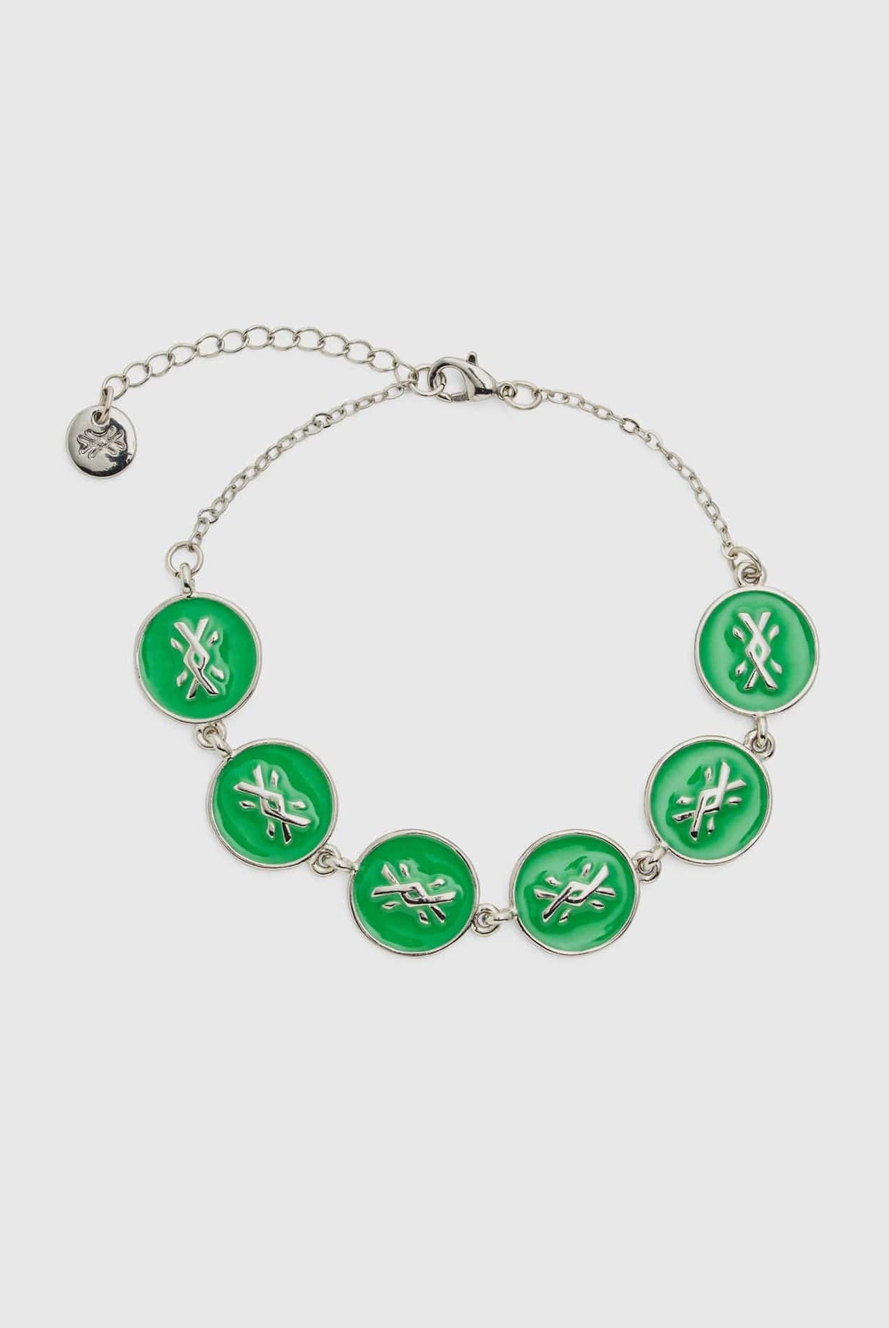 يونايتد كولورز اوف بينيتون سوار فضي مع قلاده خضراء