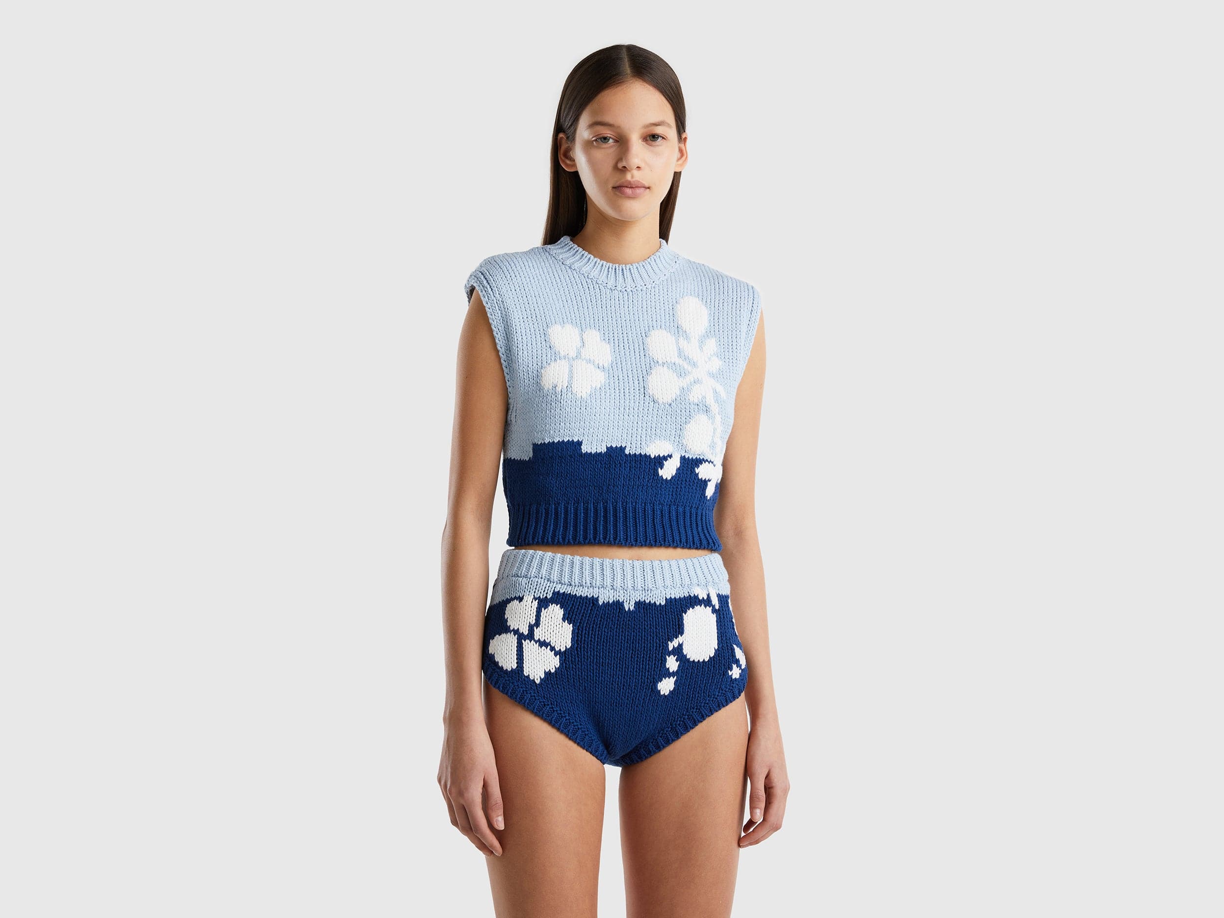 يونايتد كولورز اوف بينيتون بلوفر مطرز بزخارف زهور كت نسائي