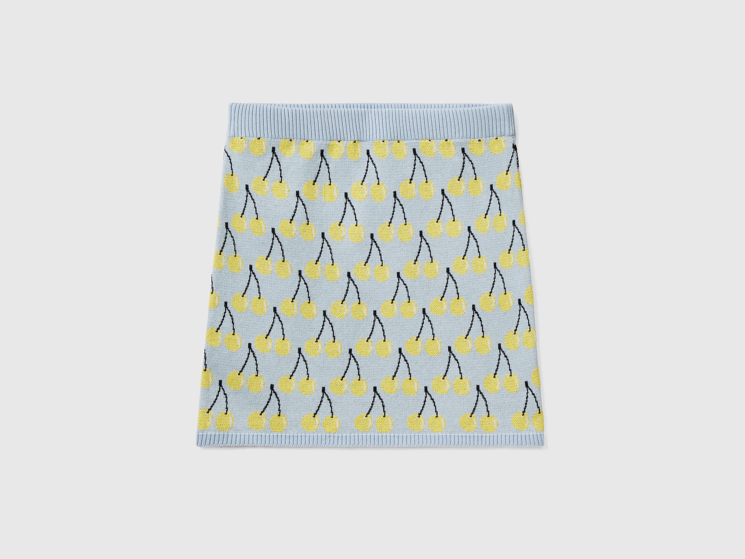 يونايتد كولورز اوف بينيتون تنورة نسائية قصيرة بنقشة الفواكه