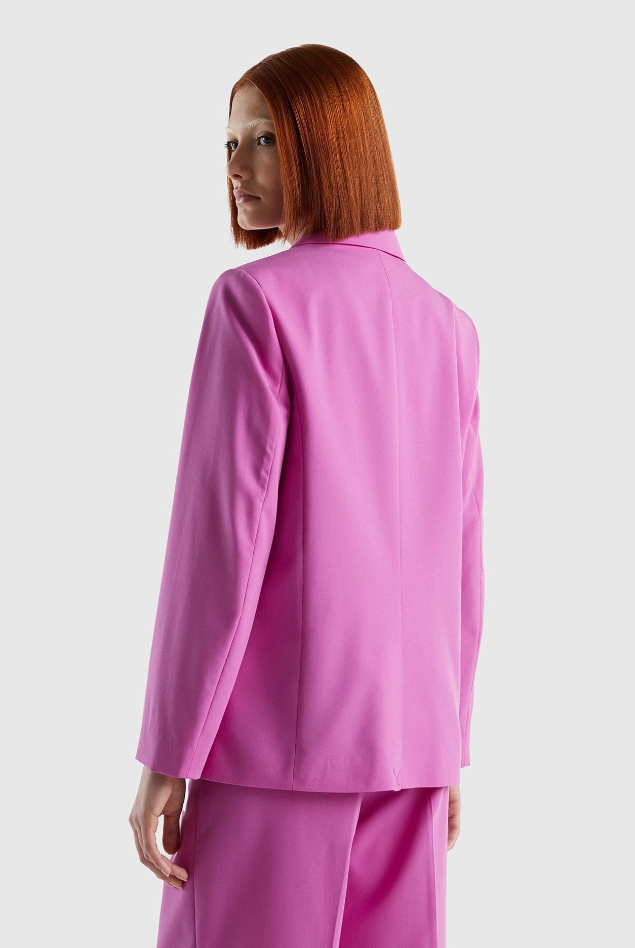 يونايتد كولورز اوف بينيتون سترة بتصميم بليزر فائقة النعومة