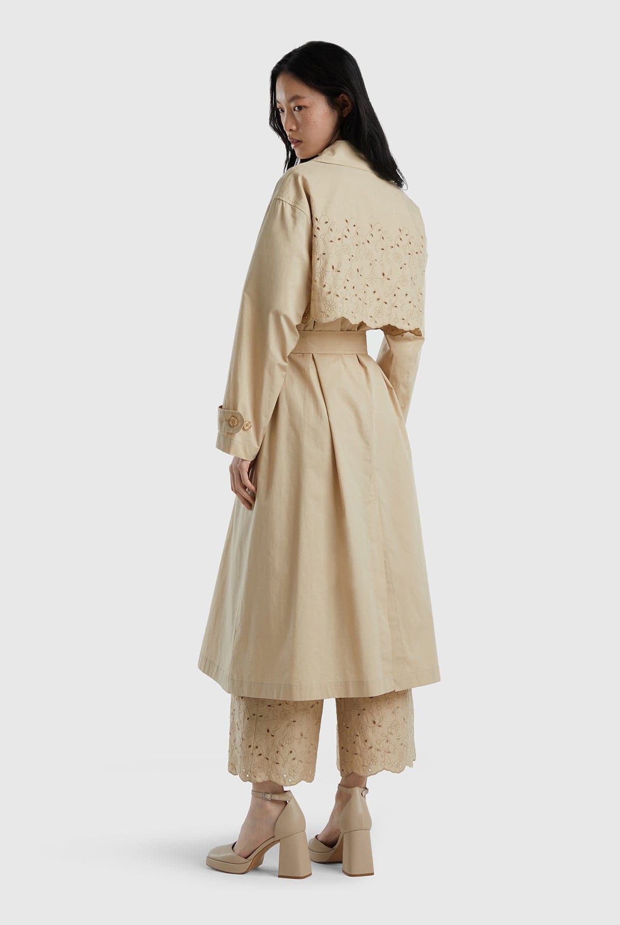 يونايتد كولورز اوف بينيتون جاكيت سادة طويل كم طويل برباط نسائي