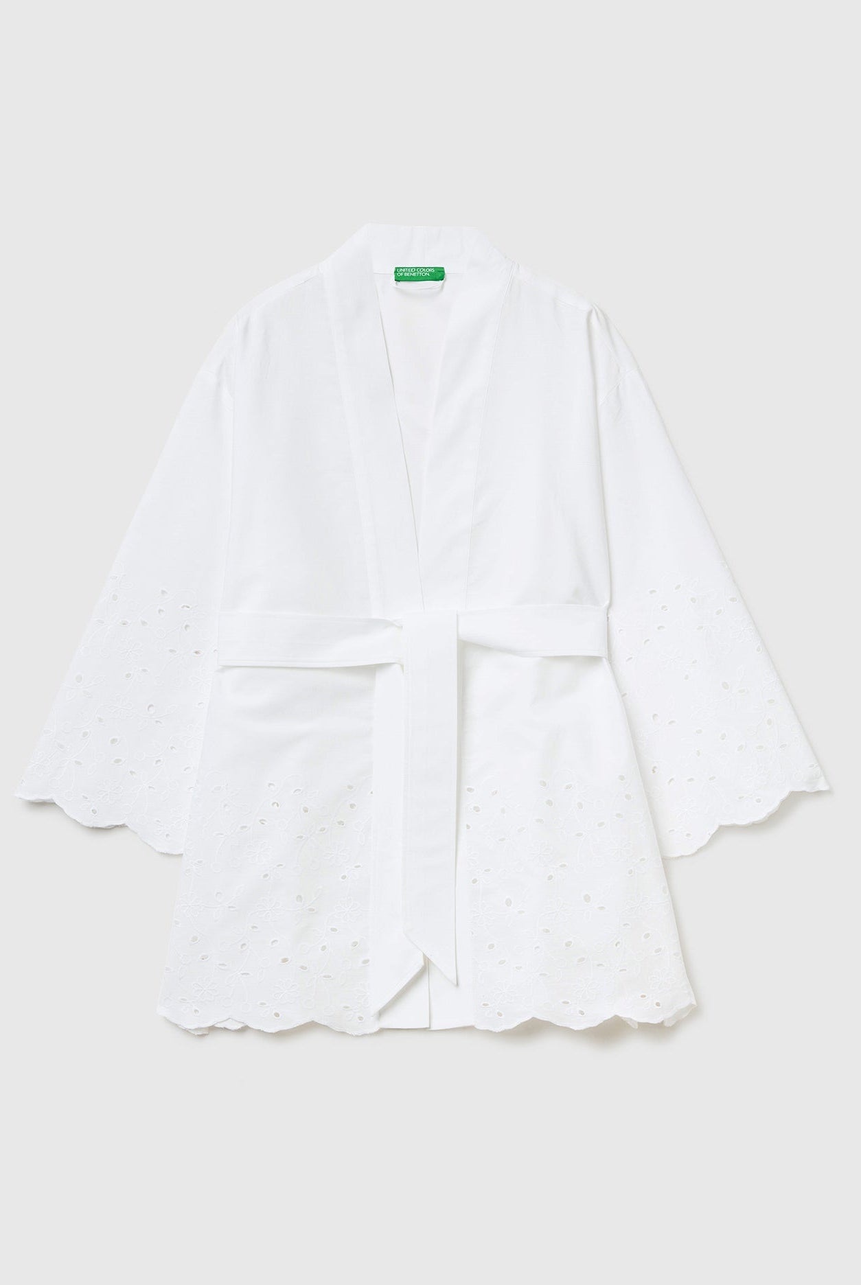 يونايتد كولورز اوف بينيتون جاكيت كيمونو نسائي بتفاصيل برودري أنجليزي