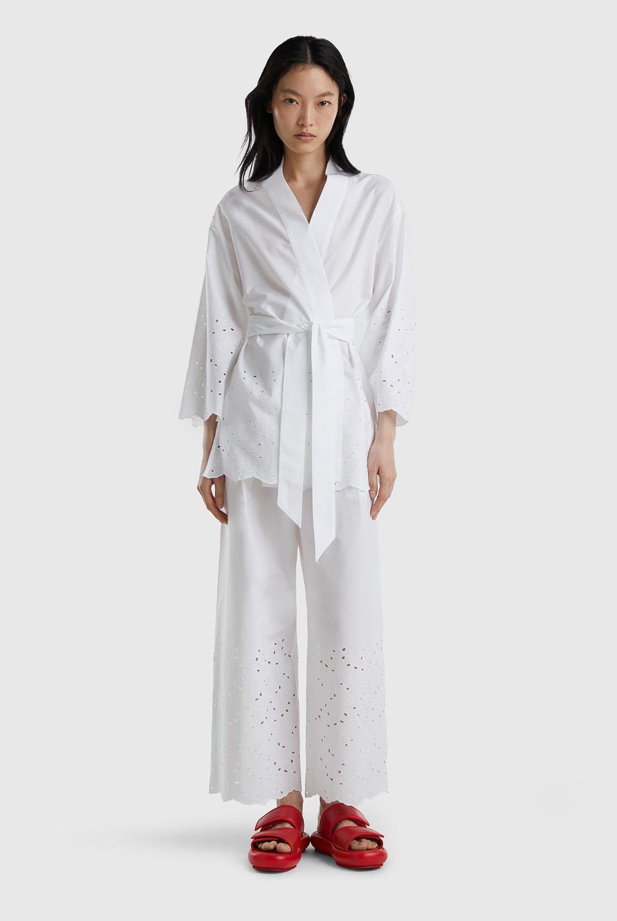 يونايتد كولورز اوف بينيتون جاكيت كيمونو نسائي بتفاصيل برودري أنجليزي