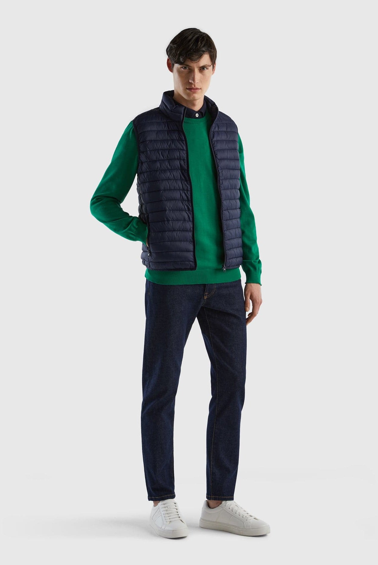 يونايتد كولورز اوف بينيتون جاكيت نفخ شبابي بدون أكمام مبطن