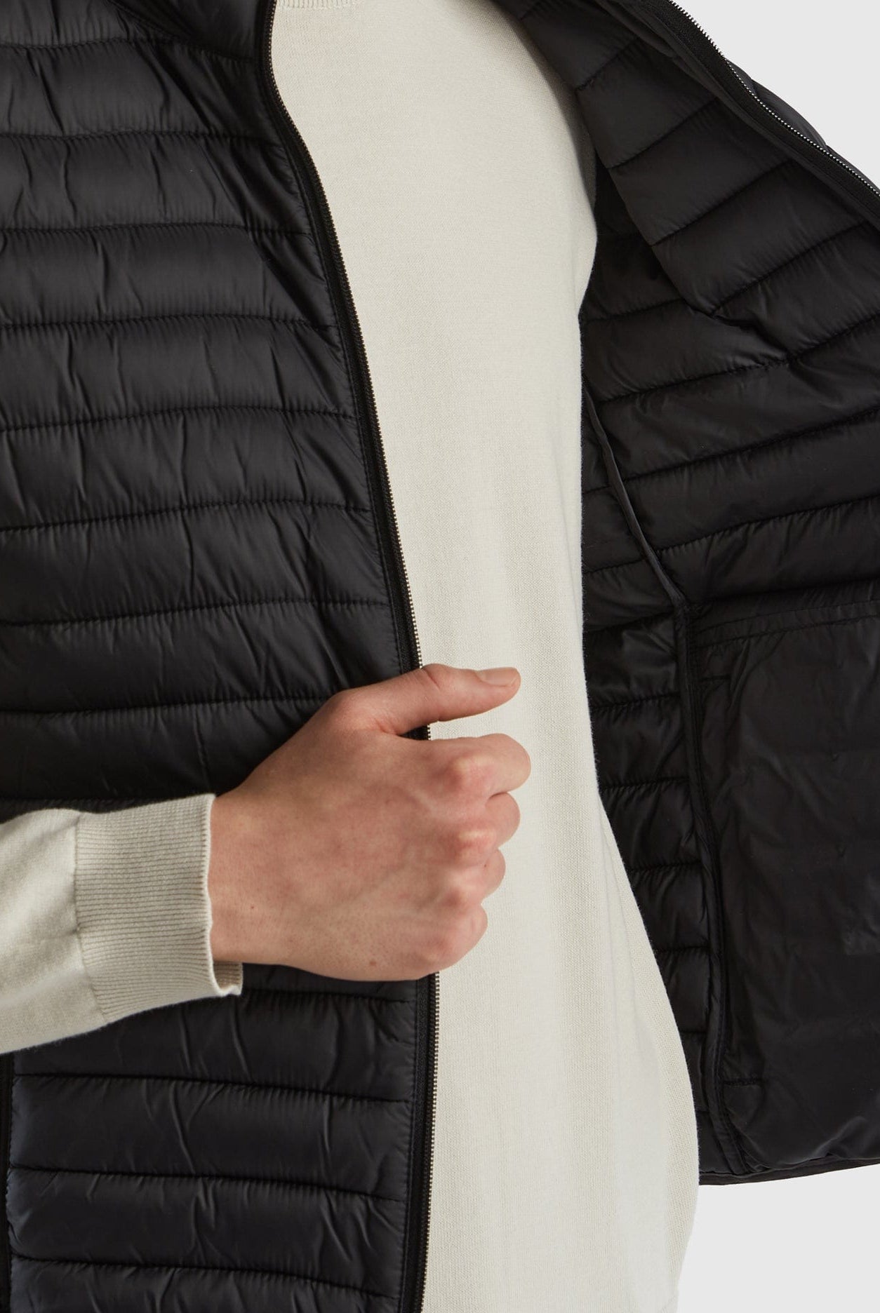 يونايتد كولورز اوف بينيتون جاكيت نفخ شبابي بدون أكمام مبطن