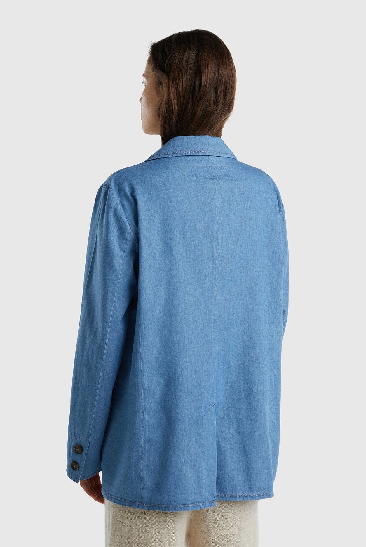 يونايتد كولورز اوف بينيتون بليزر نسائي خفيف بقماش الشامبراي