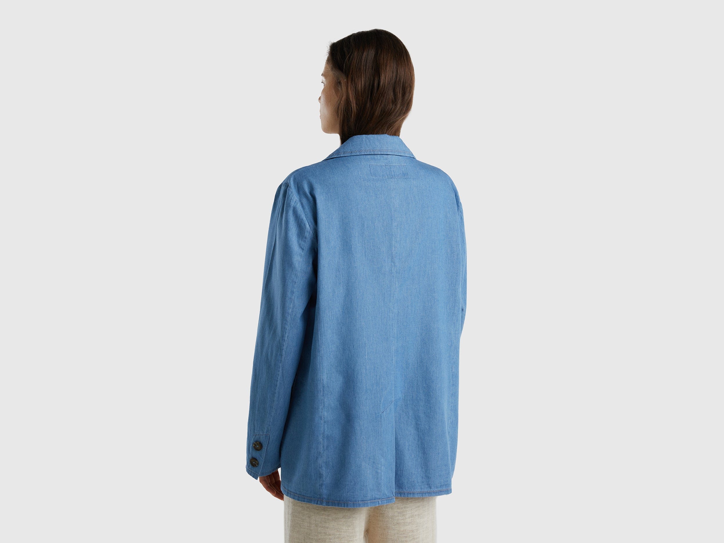 يونايتد كولورز اوف بينيتون بليزر نسائي خفيف بقماش الشامبراي