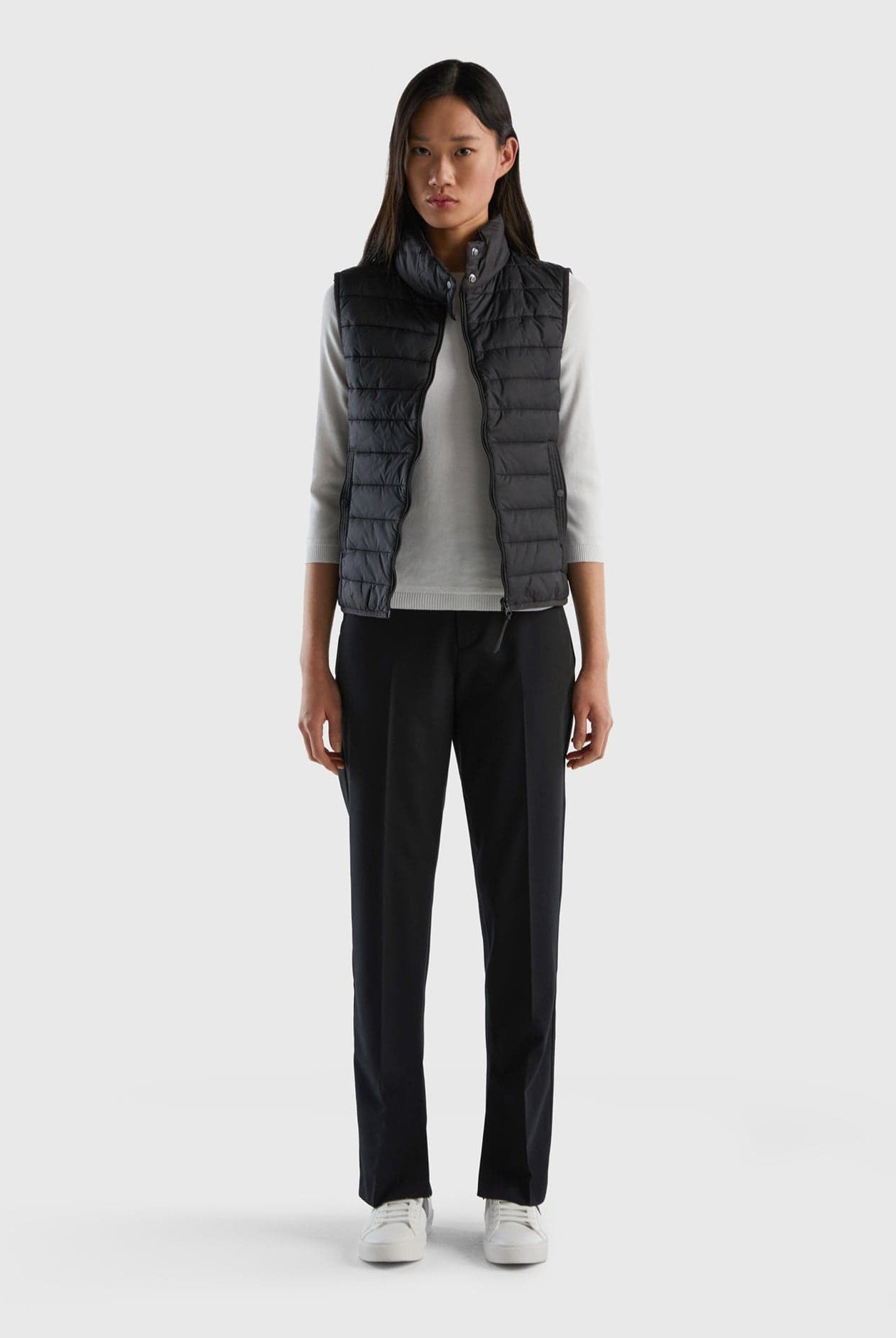 يونايتد كولورز اوف بينيتون جاكيت نفخ نسائية بدون أكمام مبطىة