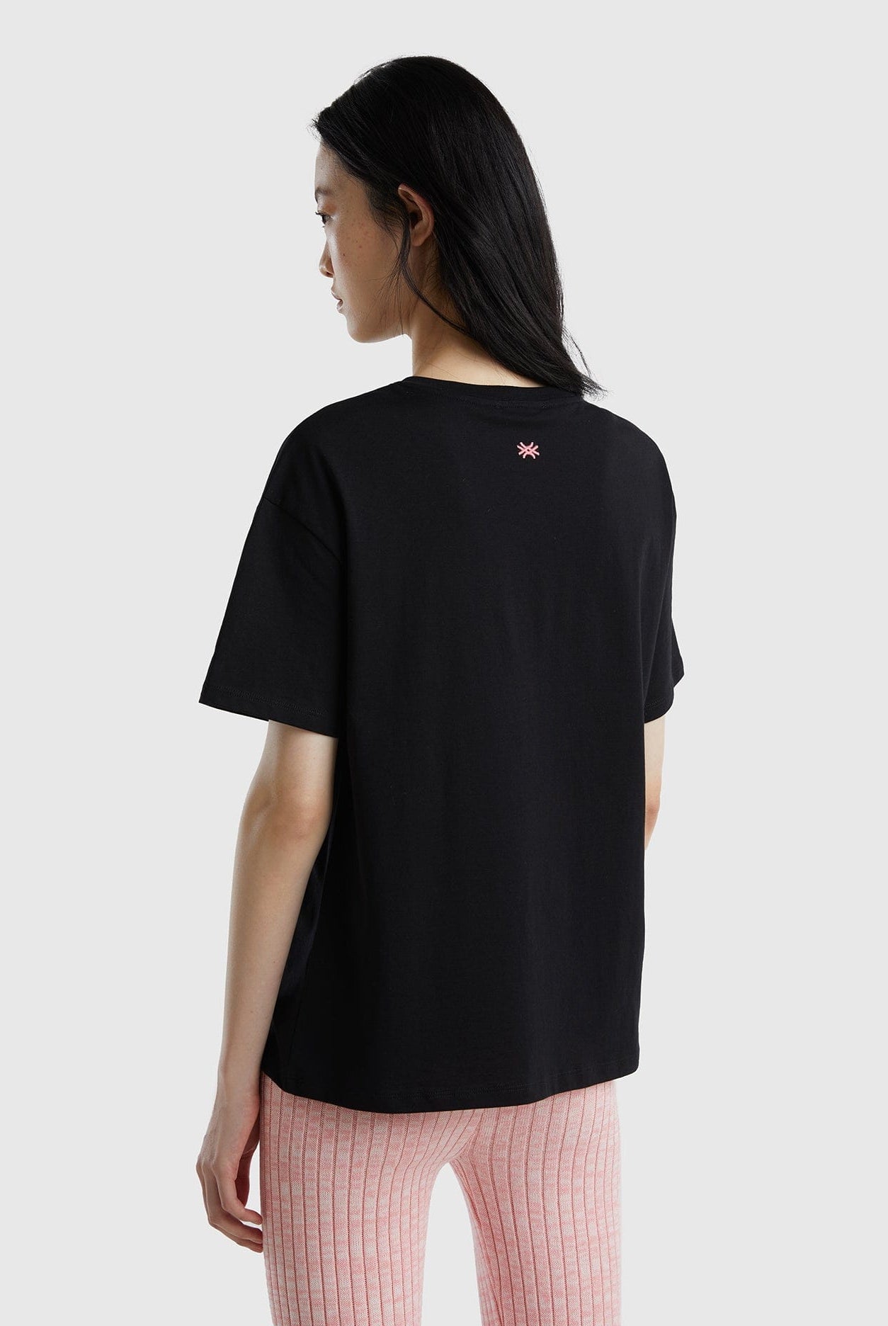 يونايتد كولورز اوف بينيتون تيشيرت بطباعة أمامية نص كم رجالي