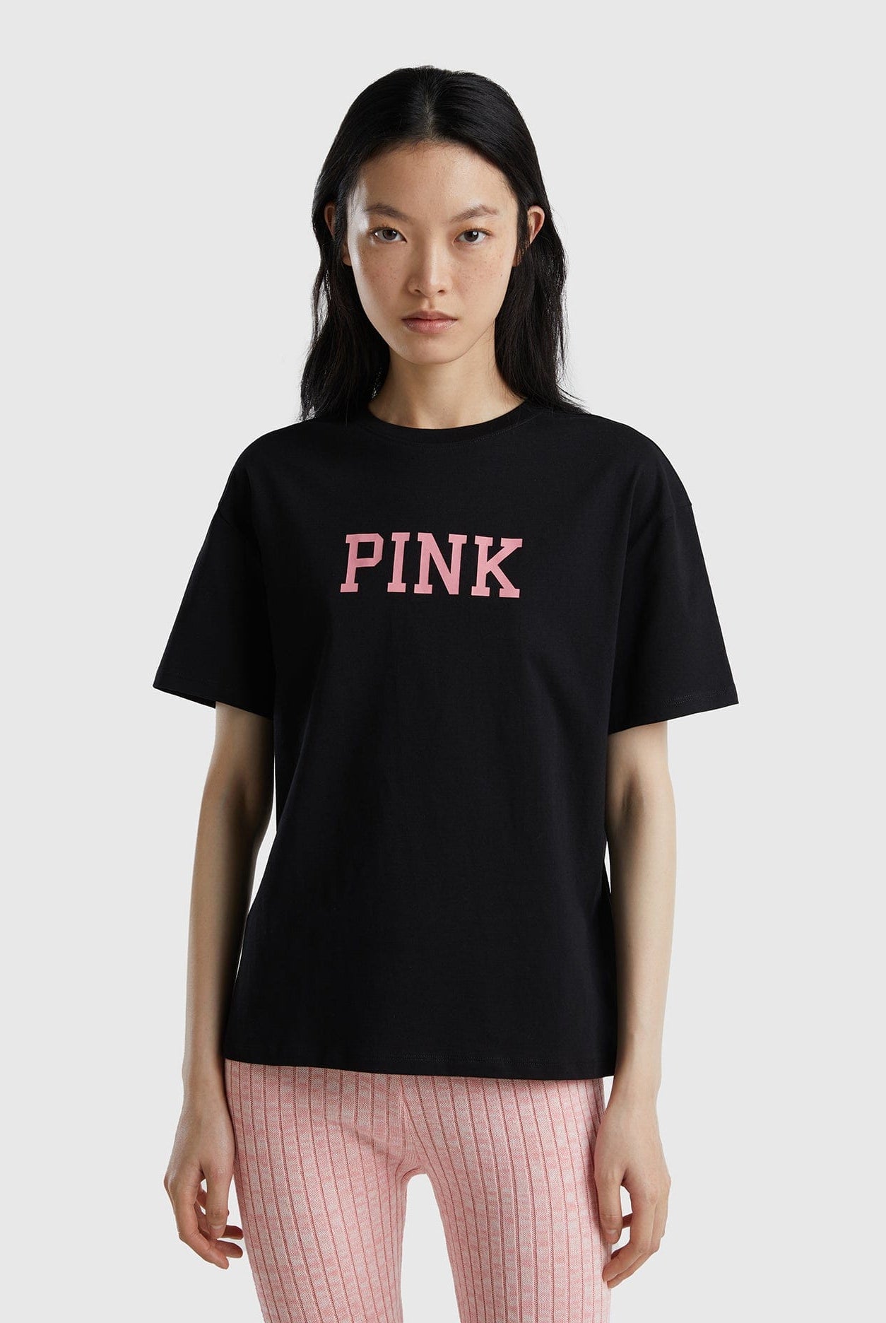 يونايتد كولورز اوف بينيتون تيشيرت بطباعة أمامية نص كم رجالي