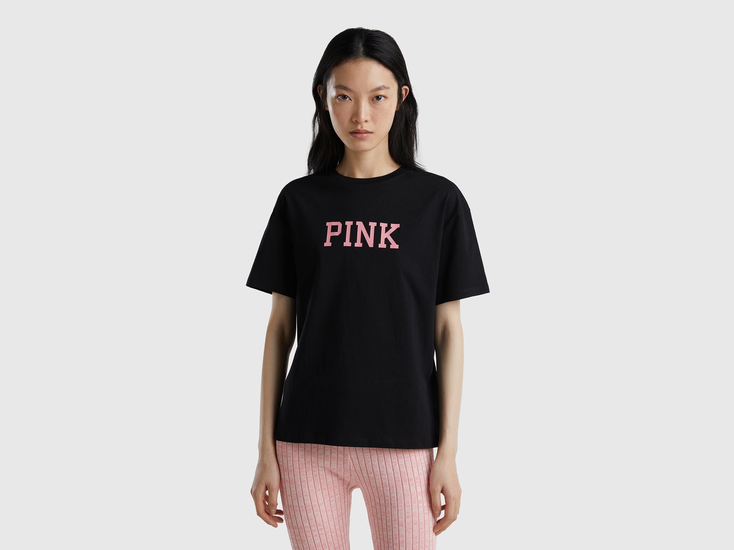 يونايتد كولورز اوف بينيتون تيشيرت بطباعة أمامية نص كم رجالي