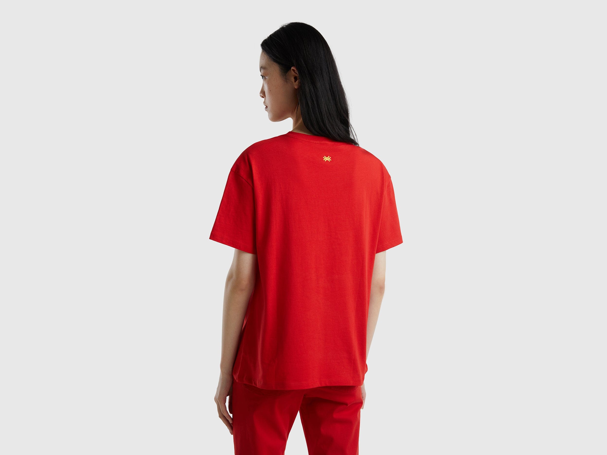 يونايتد كولورز اوف بينيتون تيشيرت بطباعة أمامية نص كم رجالي