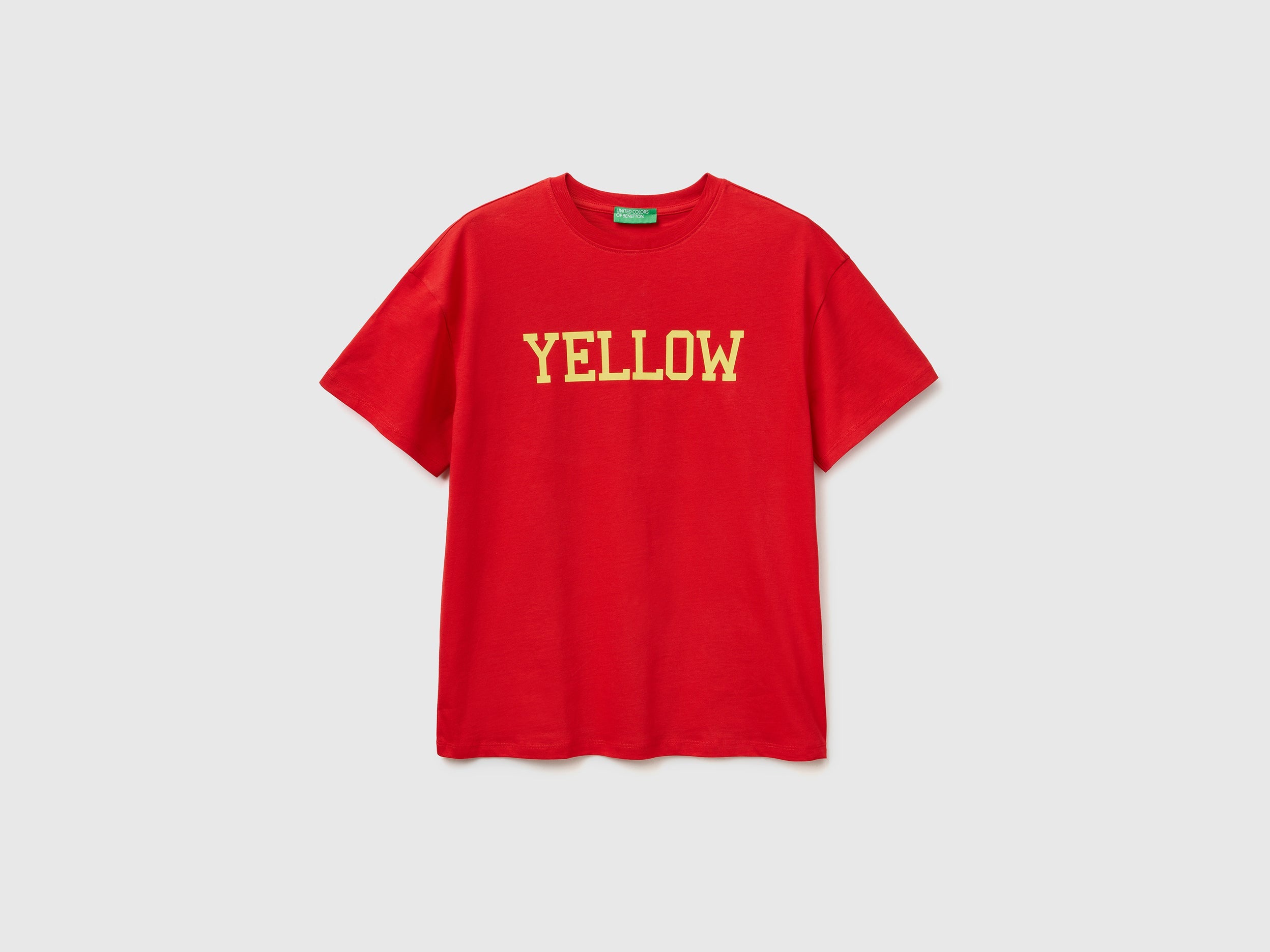 يونايتد كولورز اوف بينيتون تيشيرت بطباعة أمامية نص كم رجالي