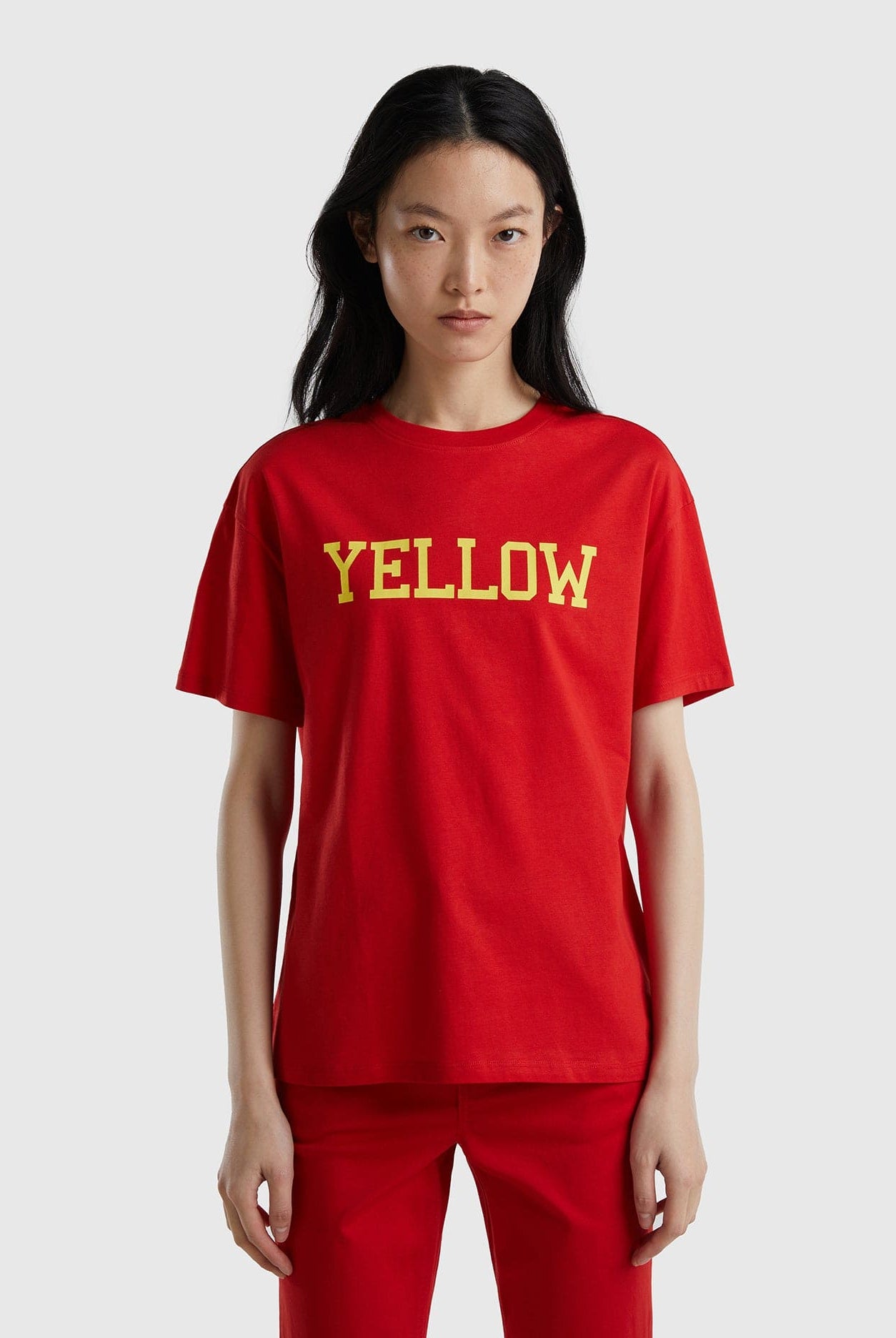 يونايتد كولورز اوف بينيتون تيشيرت بطباعة أمامية نص كم رجالي