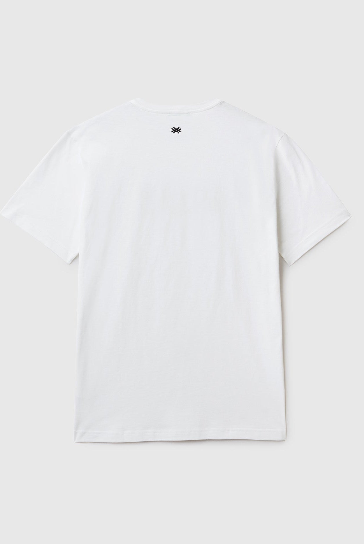 يونايتد كولورز اوف بينيتون تي شيرت رجالي سادة نص كم مع طباعة النص