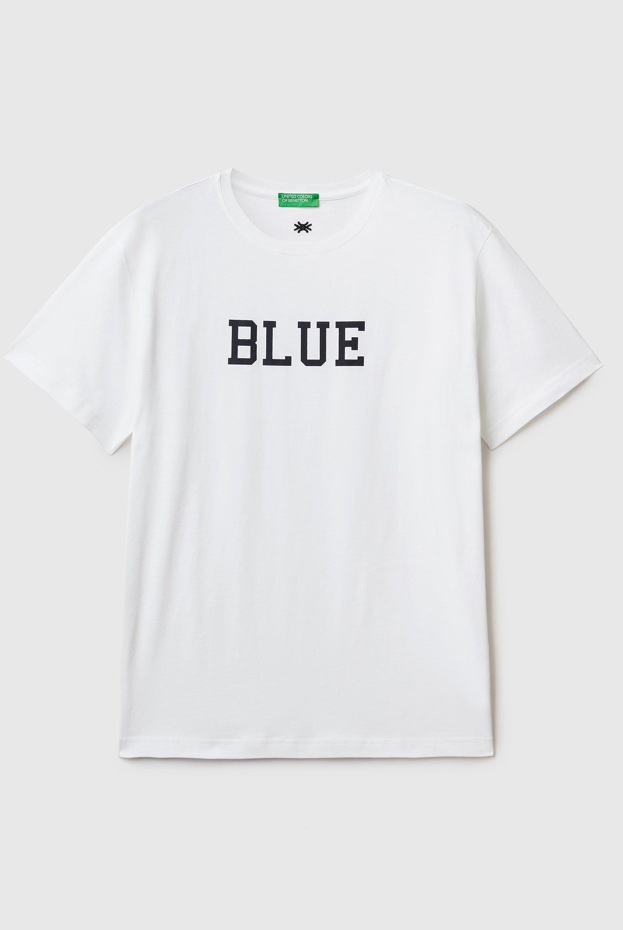 يونايتد كولورز اوف بينيتون تي شيرت رجالي سادة نص كم مع طباعة النص