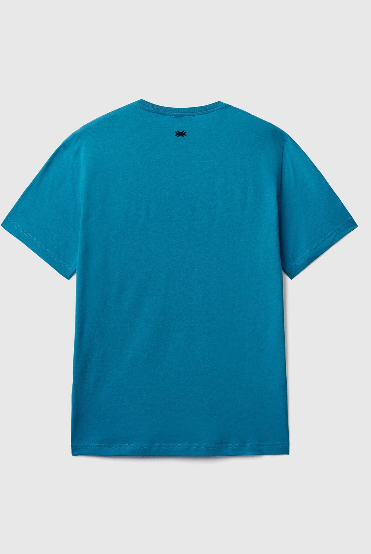 يونايتد كولورز اوف بينيتون تي شيرت رجالي سادة نص كم مع طباعة النص