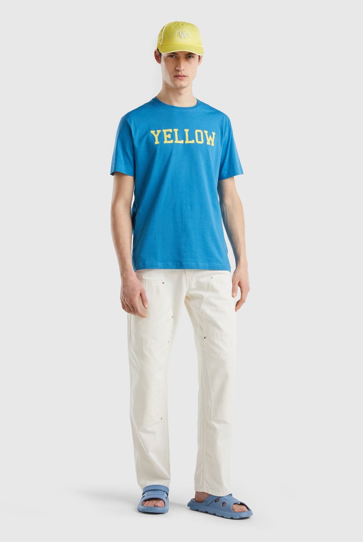 يونايتد كولورز اوف بينيتون تي شيرت رجالي سادة نص كم مع طباعة النص