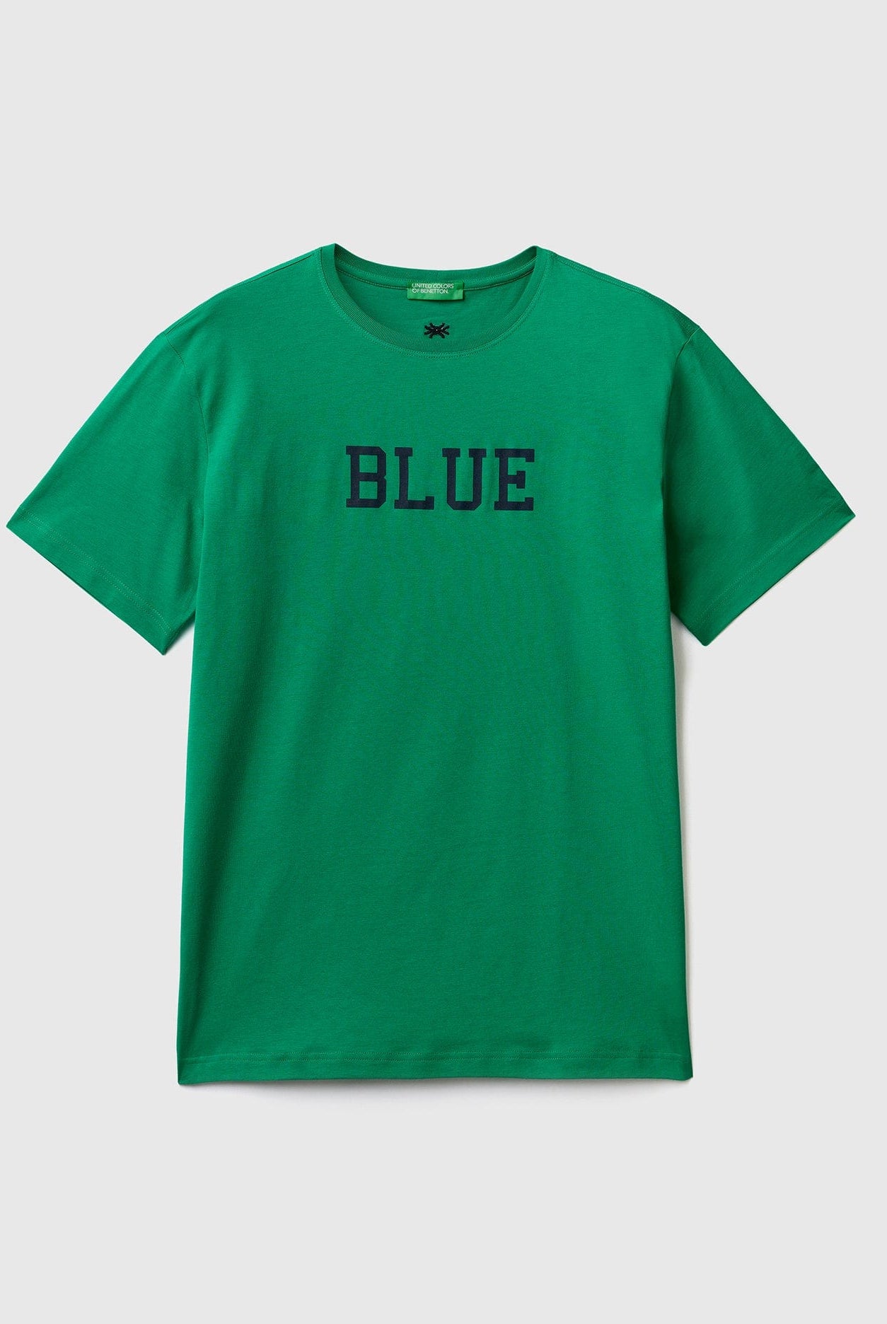 يونايتد كولورز اوف بينيتون تي شيرت رجالي سادة نص كم مع طباعة النص