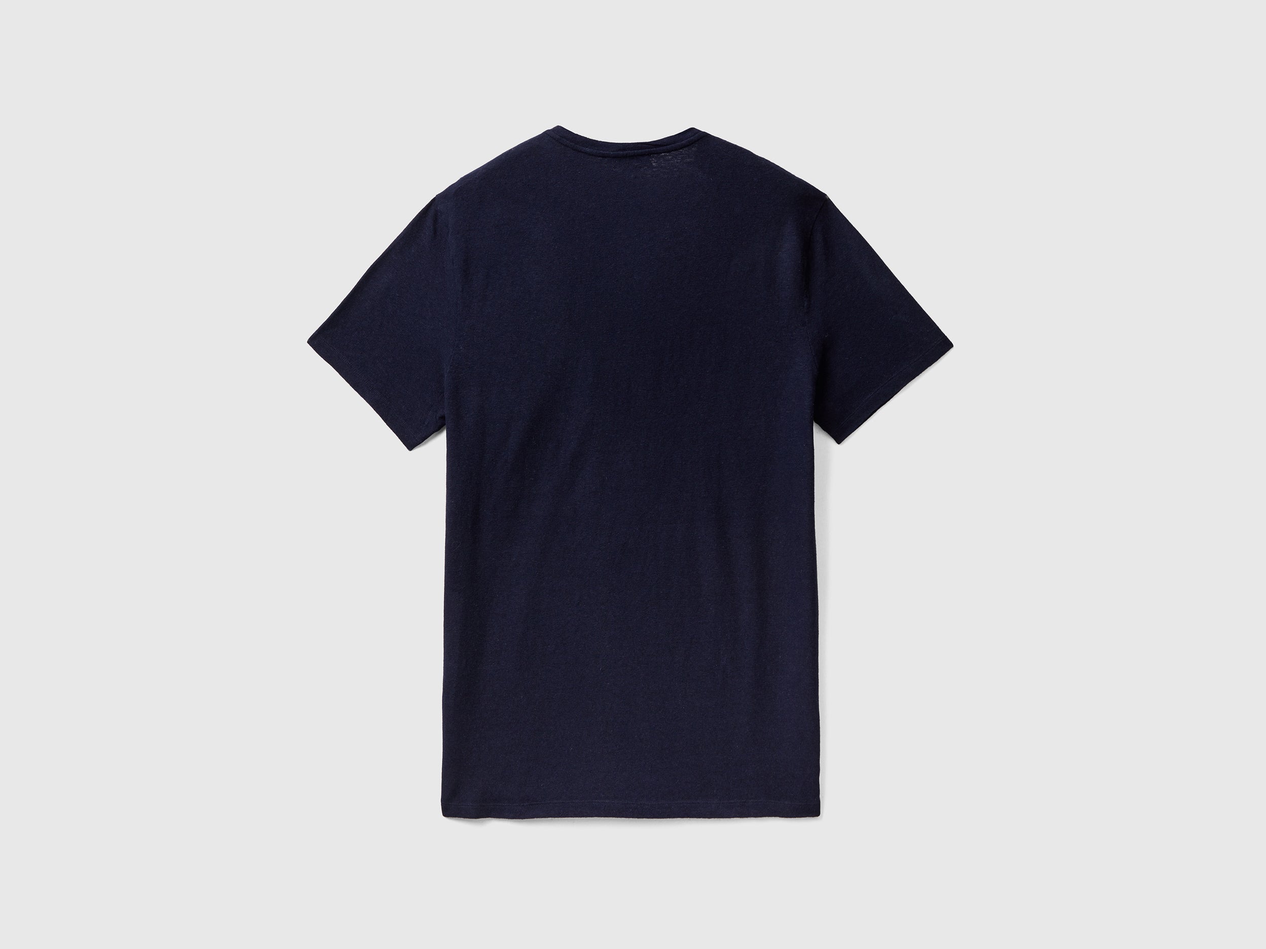 يونايتد كولورز اوف بينيتون تي شيرت من خليط الكتان سادة نص كم رجالي