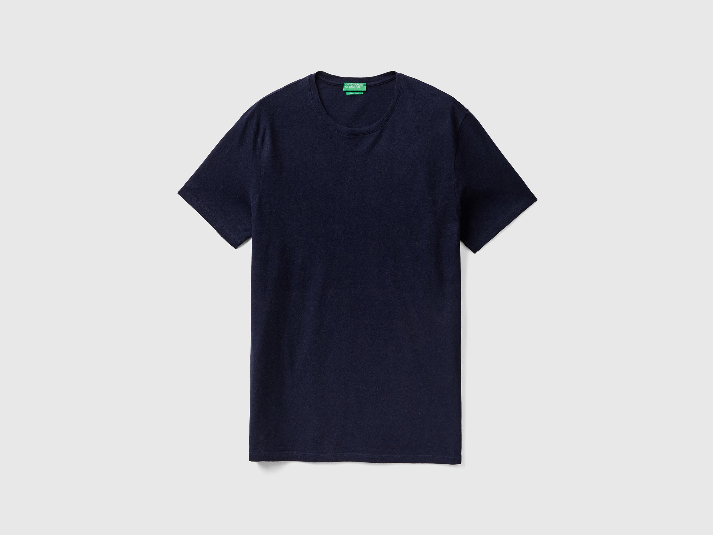 يونايتد كولورز اوف بينيتون تي شيرت من خليط الكتان سادة نص كم رجالي