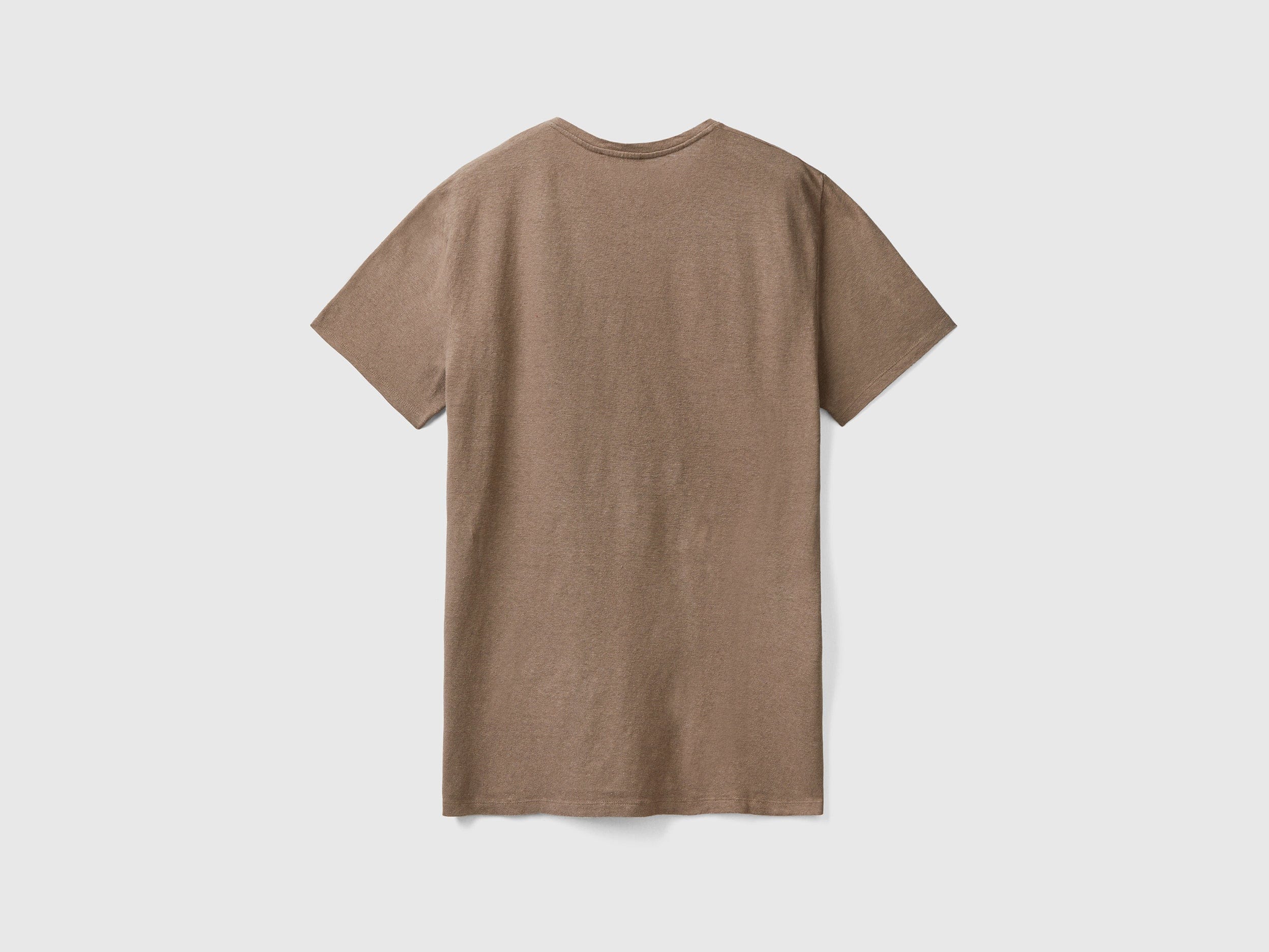 يونايتد كولورز اوف بينيتون تي شيرت من خليط الكتان سادة نص كم رجالي