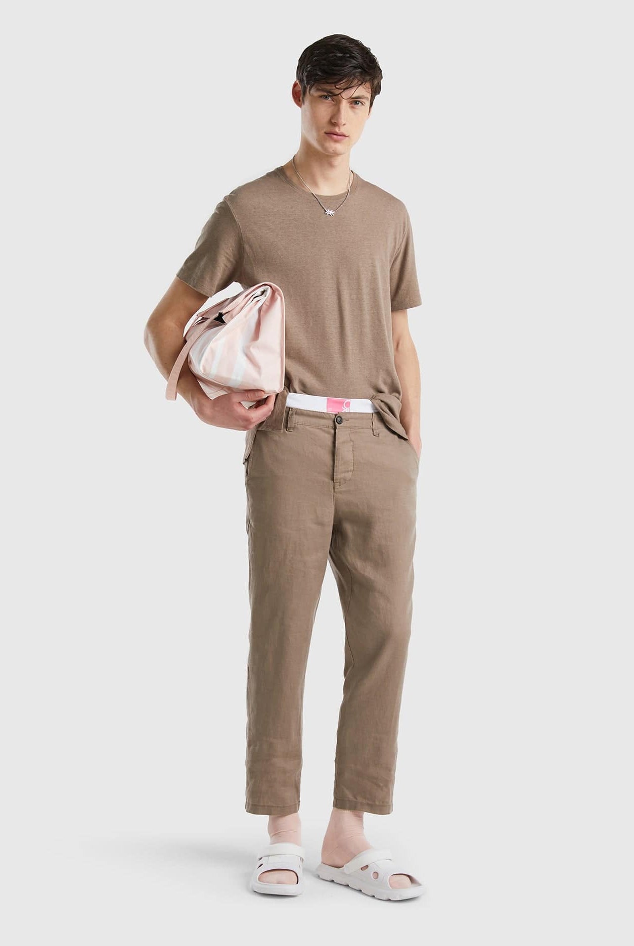 يونايتد كولورز اوف بينيتون تي شيرت من خليط الكتان سادة نص كم رجالي